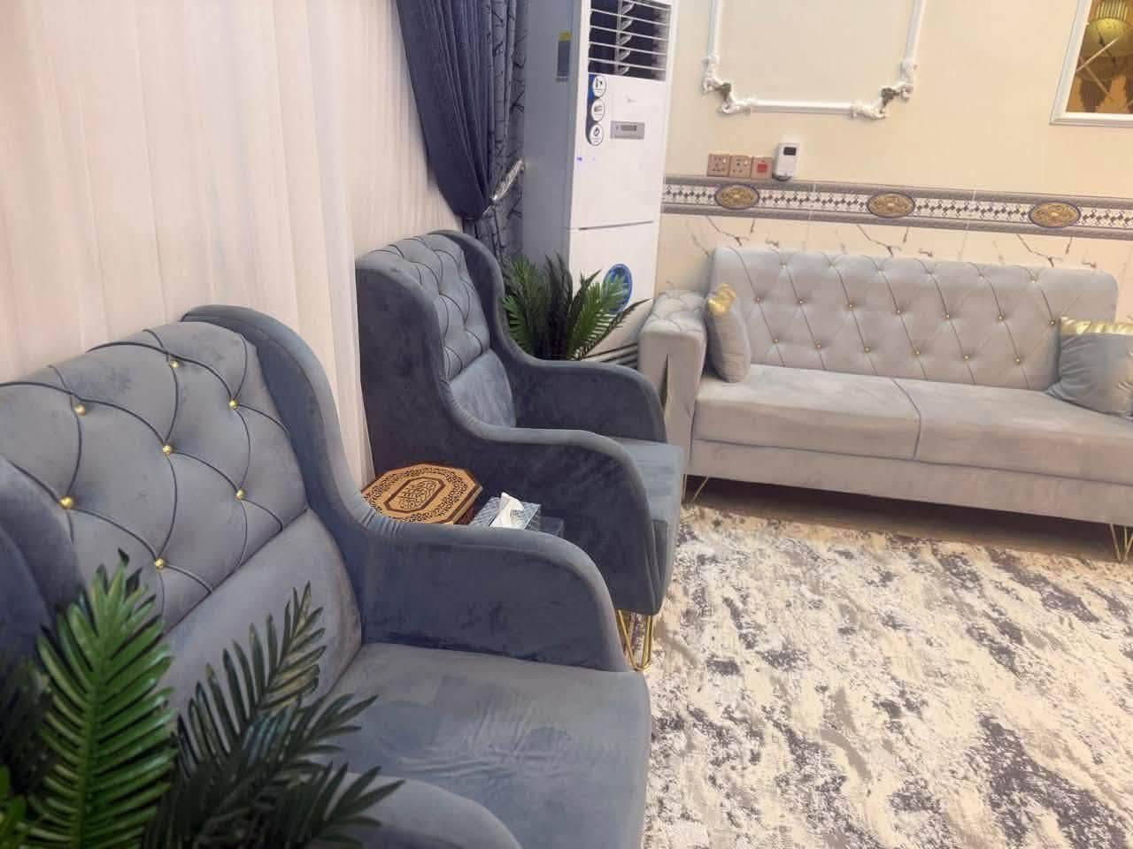 🏡 للإيجار | للإيجار | للإيجار 🏡

بيت كبير ونظيف جدًا في حي الجامعة، قرب بانزيخانة.

🔹 يتكون من:

- 4 غرف نوم
- صالتين
- غرفة استقبال
- 3 حمامات
- كراج سيارة

💰 سعر الإيجار: 600 ألف دينار.

📞 للاستفسار:
*********** | ***********

📲 انضم إلى كروب الواتساب الخاص بالعقارات:
https://chat.whatsapp.com/CHX4YKLHLNb8yIr4vd4IUt

إذا عندك بيت للإيجار أو للبيع، أرسل تفاصيله على الخاص وأنا أمشّيه إلك.
