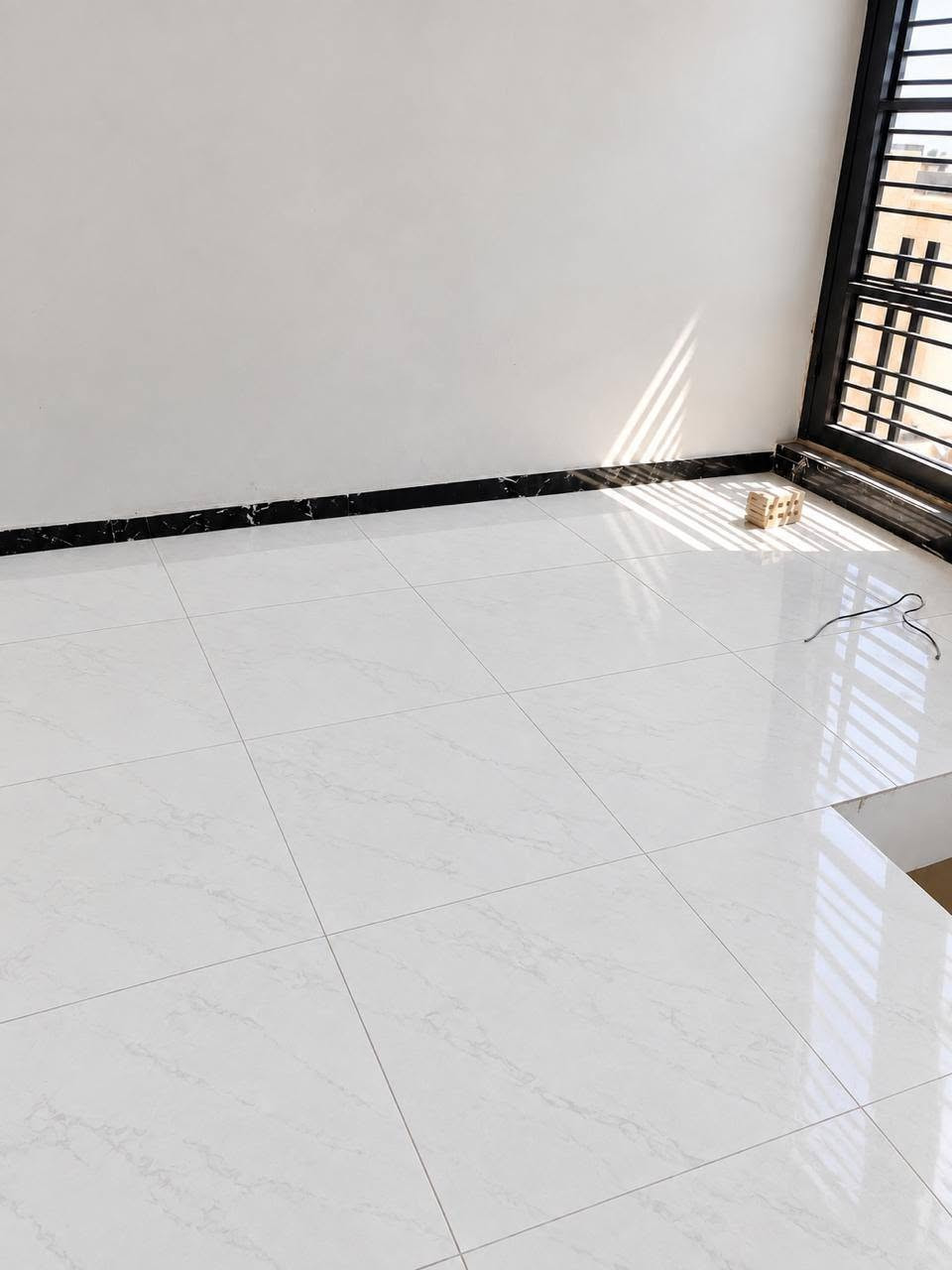 🏠 دار للبيع بالأقساط – بناء حديث من طابقين
📍 الدوائم – نهاية الشرطة الخامسة
✨ المواصفات:
• المساحة: 70 م²
• سند 25 زراعي
• بناء حديث من طابقين
• 3 غرف نوم
• استقبال (صالة)
• حمامين
• خدمات متكاملة
• ماء خطين + بئر + إسالة
• كهرباء
💰 البيع نقدًا أو بالأقساط مع مقدمة
📞 للاستفسار والمعاينة: ***********
