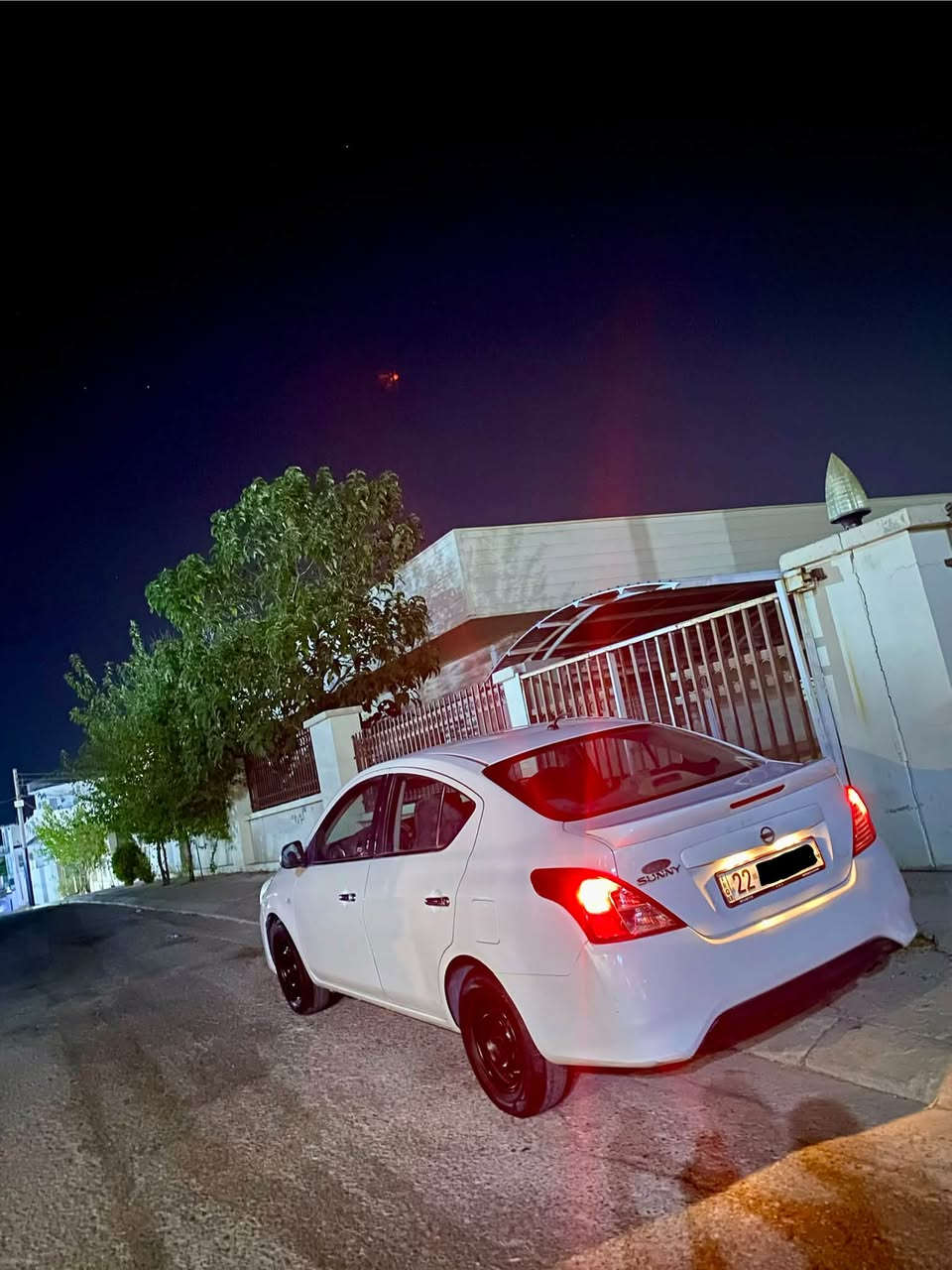 نيسان صني • ٢٠١٦ • أبيض