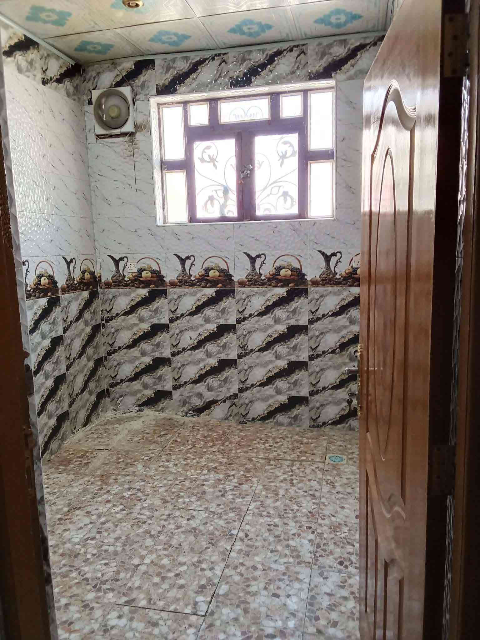 بيت ايجار 50 متر حي نداء قرب مدرسه الفرقان ايجاره 250
بي 3 غرف صالتين مطبخ وصحيات بي سخان وماطور وتانكي***********
