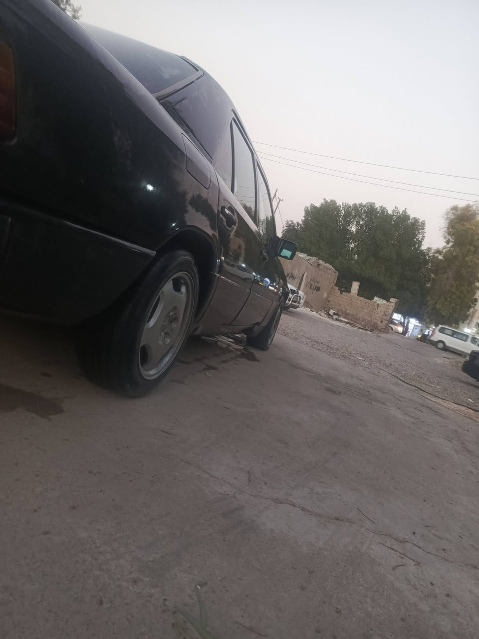 سلام عليكم مارسدس للبيع موديل 93  بيبي تكمه وسنويه محرك 3000 vvtكير محرك كفاله 
رقم سنويه جديده صدر تايرات جدد بدون نقص فتحه سقف 
جام اربع كهرباء كشنات كهرباء رقم اربيل دولي ***********
