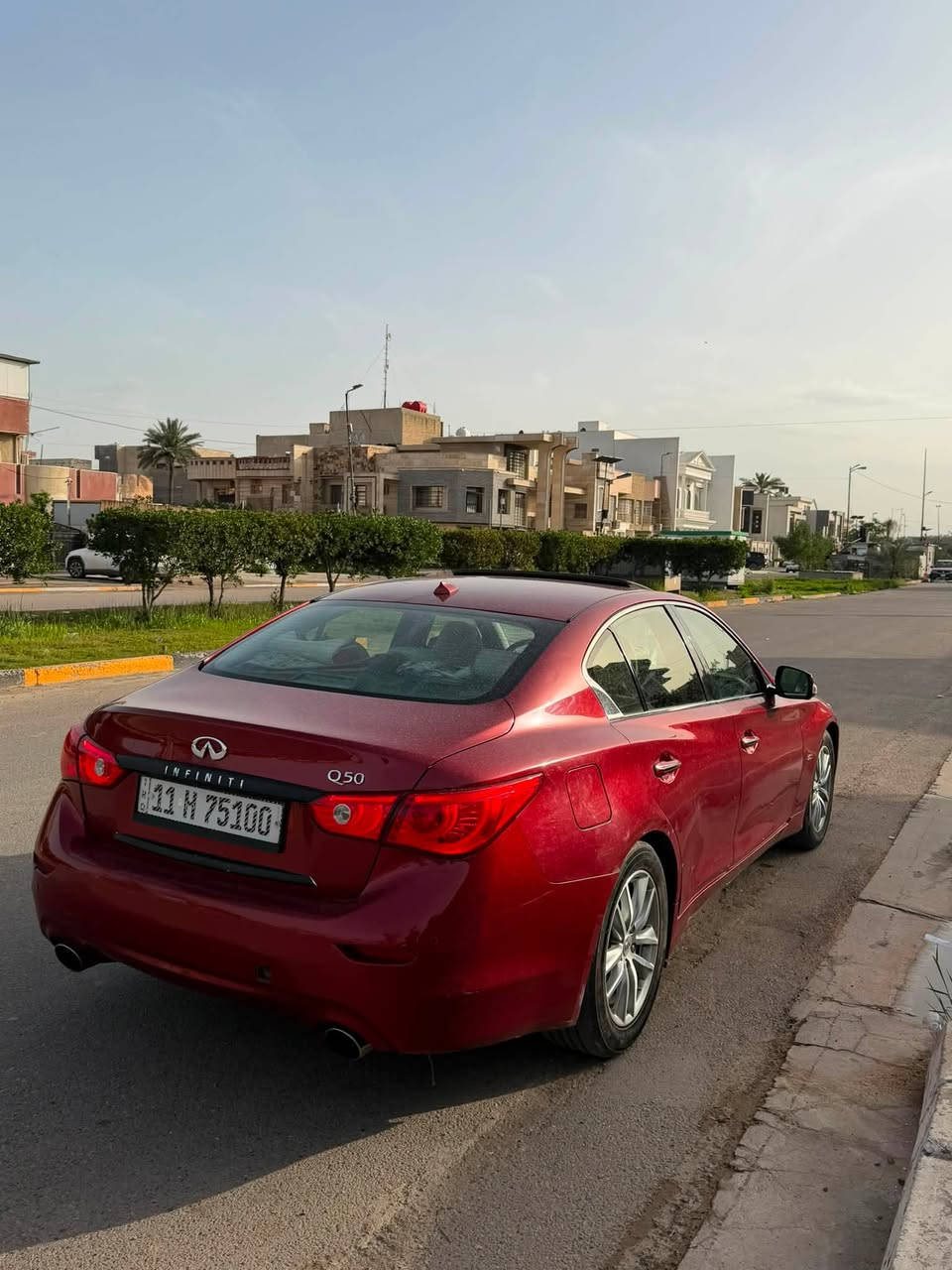 السلام عليكم
انفنتي Q50 2016 
وارد امريكي 
حادثها باب خلفي وجاملغ امامي بي شويه جهه اليمنه صار هنا 
مكينه 3000 تون تيربو 
السياره فول 1/1 
5 كامرات 
حساسات 
رادرات 
وقوف ذاتي 
فتحه سقف 
بصمه 
تشغيل عن بعد 
قطعتين تبريد 
السياره حلوه ماعايزها شي 
باسمي رقم بغداد سنويه جديده 
السعر 117وبيها مجال بسيط 
بيع او مراوس حسب القناعه 
للتواصل: ‭***********‬
