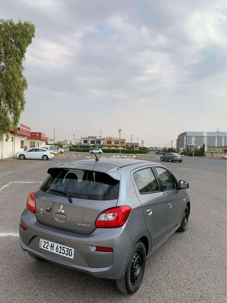 Mitsubishi mirage 2019
‎شاشە.كامیرە.تەحدید سورعە.سوكان ڤۆلیۆم 
‎سەیارەكە ٣ پستۆنە و سیستەمی ئێكۆی هەیە بەنزین زۆر كەم دەخوا
‎٧٤٠٠٠ میل ڕۆیشتوە
‎چاملغی سایێق و نیو بۆنیتی بۆیاغە بێ ژۆرێ بێ ئێرباگ 
‎گێڕ مەكینە تەبرید هەموی بە شەرت 
‎ڕەقەمی نوێیە هەزەی نوێیە سەنەوی تا مانگی ١٠و بە ناوی خۆمە
‎نرخی ٨٢ و مەجالێكی كەم 
***********
‎واتس ئەپ *********** أربيل, العراق
