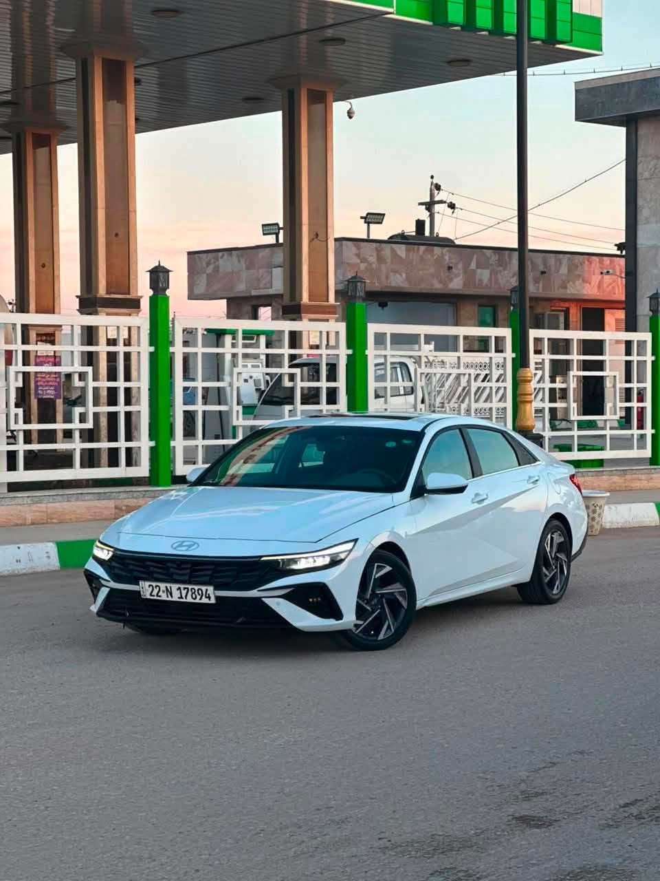 🚘 للبيع | هيونداي إلنترا SEL موديل 2025
▫️ الموديل: 2025

▫️ الفئة: SEL (مواصفات كاملة)

▫️ اللون: أبيض

▫️ الوارد: أمريكي 🇺🇸

▫️ رقم التسجيل: أربيل

▫️ الممشى: 29 ألف ميل

✅ محرك 2.0 لتر اقتصادي

✅ ناقل حركة أوتوماتيك IVT

✅ تشغيل بصمة + دخول ذكي

✅ تشغيل عن بُعد

✅ شاشة لمس

Apple CarPlay & Android Auto ✅

✅ كاميرا خلفية

✅ شاحن لاسلكي

✅ مثبت سرعة

✅ نظام المحافظة على المسار (Lane Keep Assist)

✅ نظام التحذير من الاصطدام الأمامي مع الفرملة التلقائية

✅ مراقبة النقطة العمياء

✅ جنوط ألمنيوم

✅ وسائد هوائية وأنظمة أمان متكاملة

✅ استهلاك وقود ممتاز

📌 تفاصيل الضرر :

* ضرر الوارد قطعتين فقط: البنيـد والجاملغ الأمامي من جهة الراكب.

* يوجد رصعات بسيطة بالقمارة ناتجة عن الشحن إلى العراق، وما زالت على حالها بدون تصليح.

✔️ السيارة نظيفة جداً، والفحص مفتوح بأي مكان للجادين.

💰 السعر المطلوب: (175ورقة) 17.500$ بيها مجال قليل.

📍 المكان: بابل-الحصوة

📞 للاستفسار الاتصال: ‭***********‬ بي واتساب
