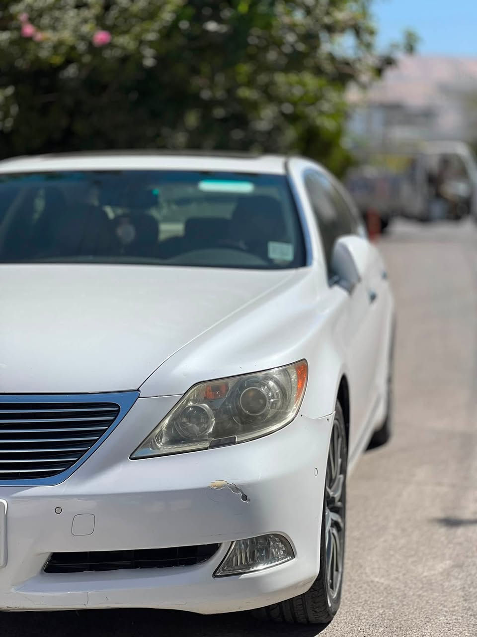 مۆدێل 2008 lexus هەرهەموو گیانی بەشەرت گێڕومەکینەو کامل کارەبایاتی و تەبریدو Abs هەموو شتێکی بەشەرت سەیارەکە ساغە و محەوەر نیییە ٤ پارچەی لەسەر ساغی بۆیاخە سەیارەکە کۆدە.     مواسەفات: دەبڵ زۆنە ٤ کوشنی ساردو گەرم سوکانو ئاوێنە کارەبای و هیتەرە ڕادارە Auto Holda کامێرایە ٣ مۆدی کوشن خەزەنی هەیە برێک بەسمەیە پەردەی جامی دواوە کارەباییە ناو زەردە کوشن Vip یە دەرگاو سنوقی سەحبە(شەفتە) یەکدینار مەسرەفی تیانە تەنها 230000ڕۆشتوە.                                                          سعرەکەی90$مەجال.                                                                ڕەقەم ***********
