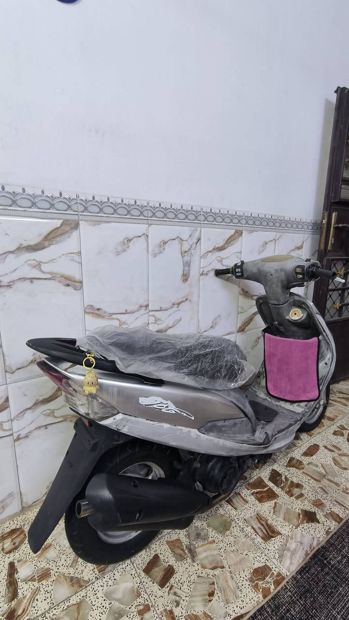 السلام عليكم ماكس منغولي للبيع دراجه نضيفه مكينتها ناعمه  شلعه ومعدل طستها حلوه كهربائية كلها شغاله سلف وهندر كله شغال دراجه خير من الله المكان بغداد الزعفرانيه السعر 625وبيها مجال اتصال على الرقم ***********
