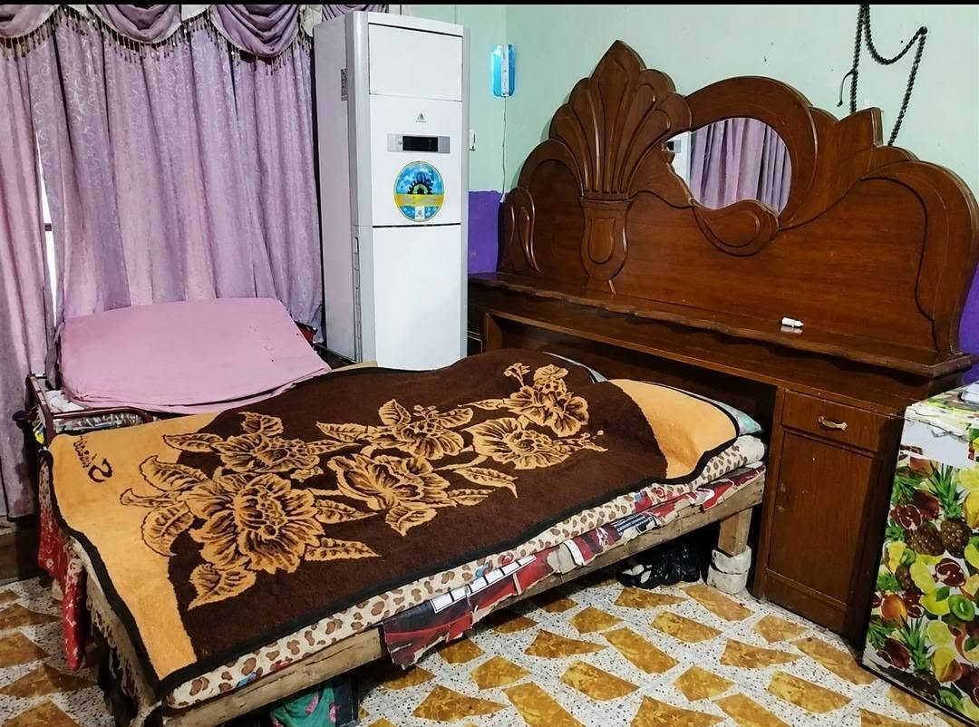 غرفه اخشاب لبيع سعر مناسب محتاج واريَد ابيعهه
رقم الهاتف ***********
