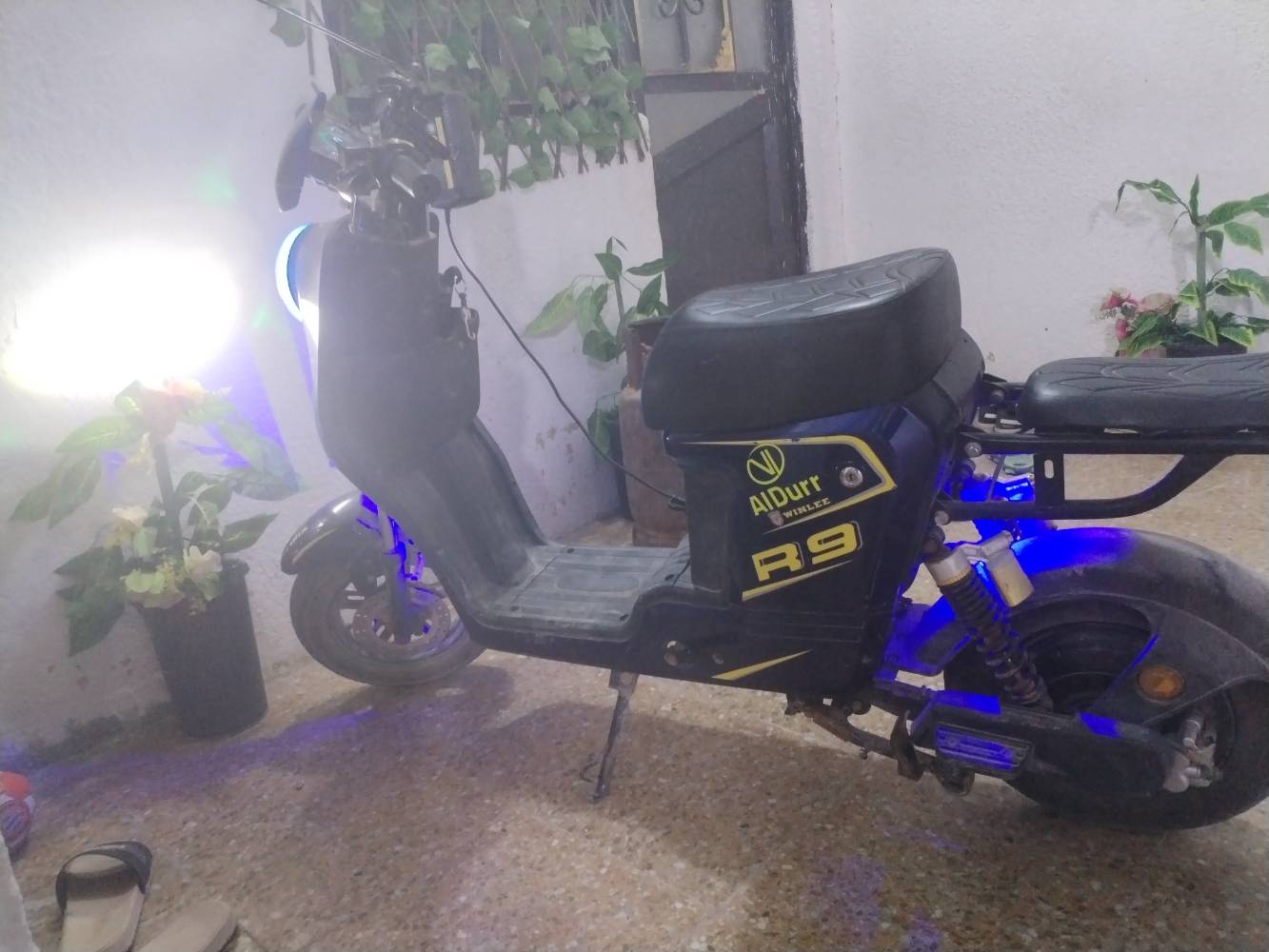 R9 • بطاريات16امبير • مدى٢٠كم