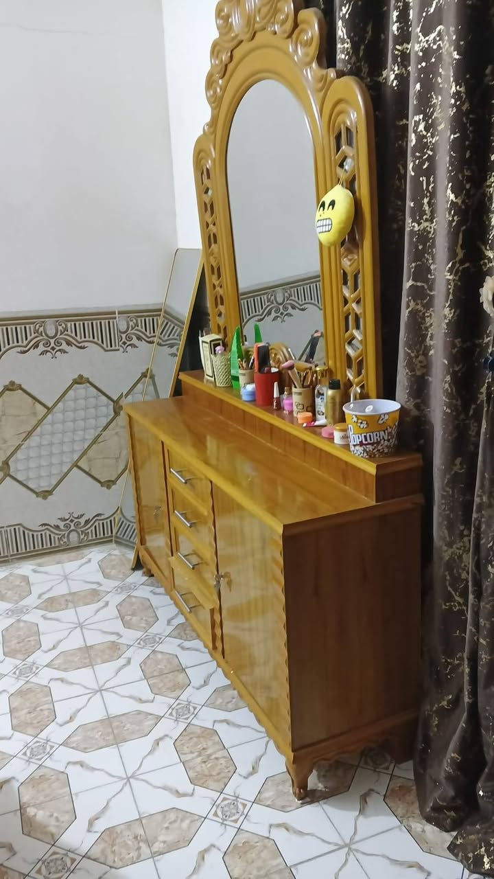 جربايه • ميز تواليت • للبيع