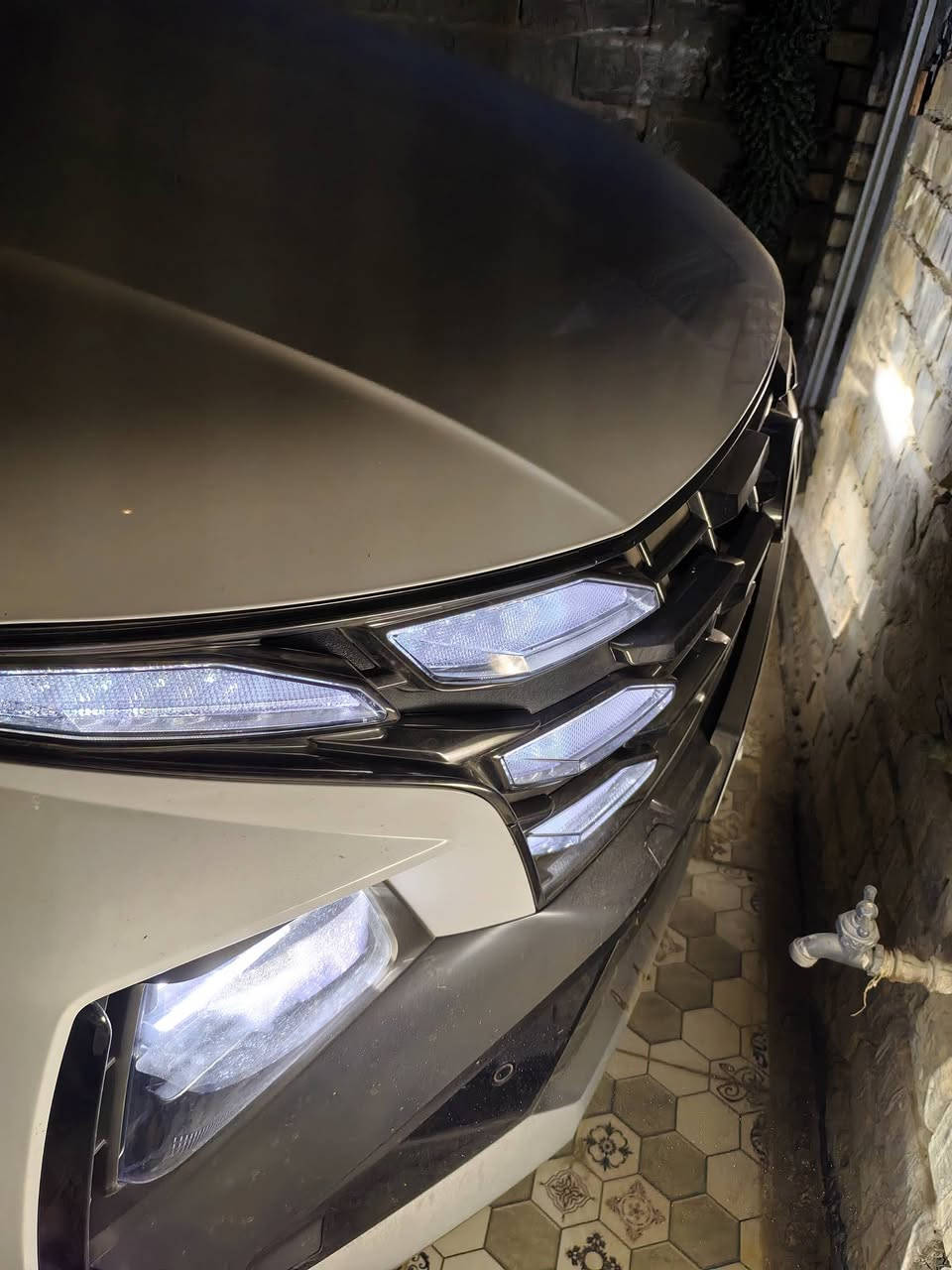 السلام عليكم
🌺هونداي توسان 2027 الشكل الجديد كلياً🌺

🚗 السيارة خاضعة لضمان 
♻️ ضمان 3 سنوات او 60,000Km
🔥 المقدمة من الاولى موتورز

‼️ مرقم بغداد‼️

العداد/ 450كيلو

اليكم التفاصيل الآتية:

🔘 خليجي 
🔘 زيرو
🔘 الموديل 2027
🔘 سعة المحرك 2.0L 
🔘 مرتبط بناقل حركة أوتو 6 نمر
🔘 يبلغ عزم الدوران 192 نيوتن/متر
🔘 عدد AIR BAG 2
🔘 حساسات أمامية 
🔘 حساسات خلفية
🔘 لايت زينون + LED
🔘 كشافات 
🔘 بك لايت LED
🔘 جنطة كهرباء ❗️❕
🔘 مفتاح التشغيل بصمة
🔘 تشغيل عن بعد  
🔘 دشبول شاشة متصل ❗️❕
🔘 شاشة (Apple Car play - Android Auto)
🔘 كاميرا دوارة
🔘 حركة المقاعد الأمامية كهرباء
🔘 تتسع المقصورة ل 5 ركاب
🔘 مثبت السرعة Cruise
🔘 المودات والأوامر الصوتية
🔘 أوضاع القيادة  Drive Mode 
🔘 فحص أنظمة السيارة 
🔘 حساسات ضغط اطارات 
🔘 مقود جلد حياكة
🔘 قطعتين تبريد
🔘 هاند بريك بصمة 
🔘 اشارة في المرايا الجانبية
🔘 ويل كب 19
🔘 4 دسك
🔘 اريل نفكيتر 
‏🔘 ABS 
🔘 أوتو هولد - Auto Hold
🔘ايزوفكس - ISOFEX
🔘 نظام مانع الانزلاق
🔘 نظام نزول المنحدرات
🔘 منفذ الطاقة 12v
‏🔘 Bluetooth - USB - Type C
🔘 شاحن هاتف Wairlees
🔘 ماسحة خلفية
🔘 بردات أبواب خلفية
🔘 بردة خلفية  
🔘 قبضات أبواب من الألمنيوم
🔘 تطعيم الدواخل ألمنيوم و النيكل

🔺 أبعاد السيارة 🔺

📏 الطول 463 cm
📏 العرض 187 cm
📏 الارتفاع 167 cm

للتواصل /*********** اتصال أو واتساب

العنوان /بابل الحصوة الحولي

