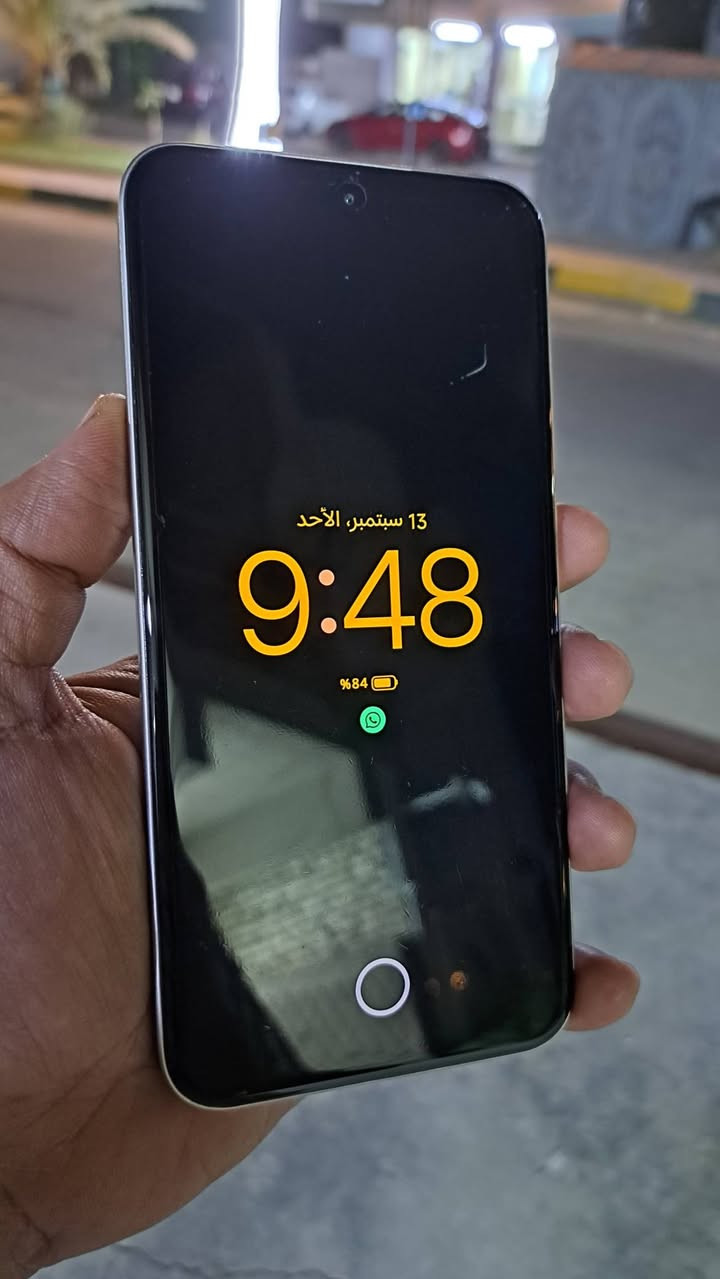 السلام عليكم 
للبيع شاومي ريدمي نوت 15برو بلص 5g ذاكرة ٥١٢ لون جوزي ذهبي ضهر جلد مواصفات عملاقة وكاميرة جداً ممتازة وتكدر تشوف المراجعات عليه 
سعر الجديد بالسوق ٦٢٠ الف قبل شهر اخذتة 
رايدة ٥٥٠ وبي مجال بسيط مع كافة الملحقات كارتون وشاحنة
مكاني بغداد 
*********** واتساب
