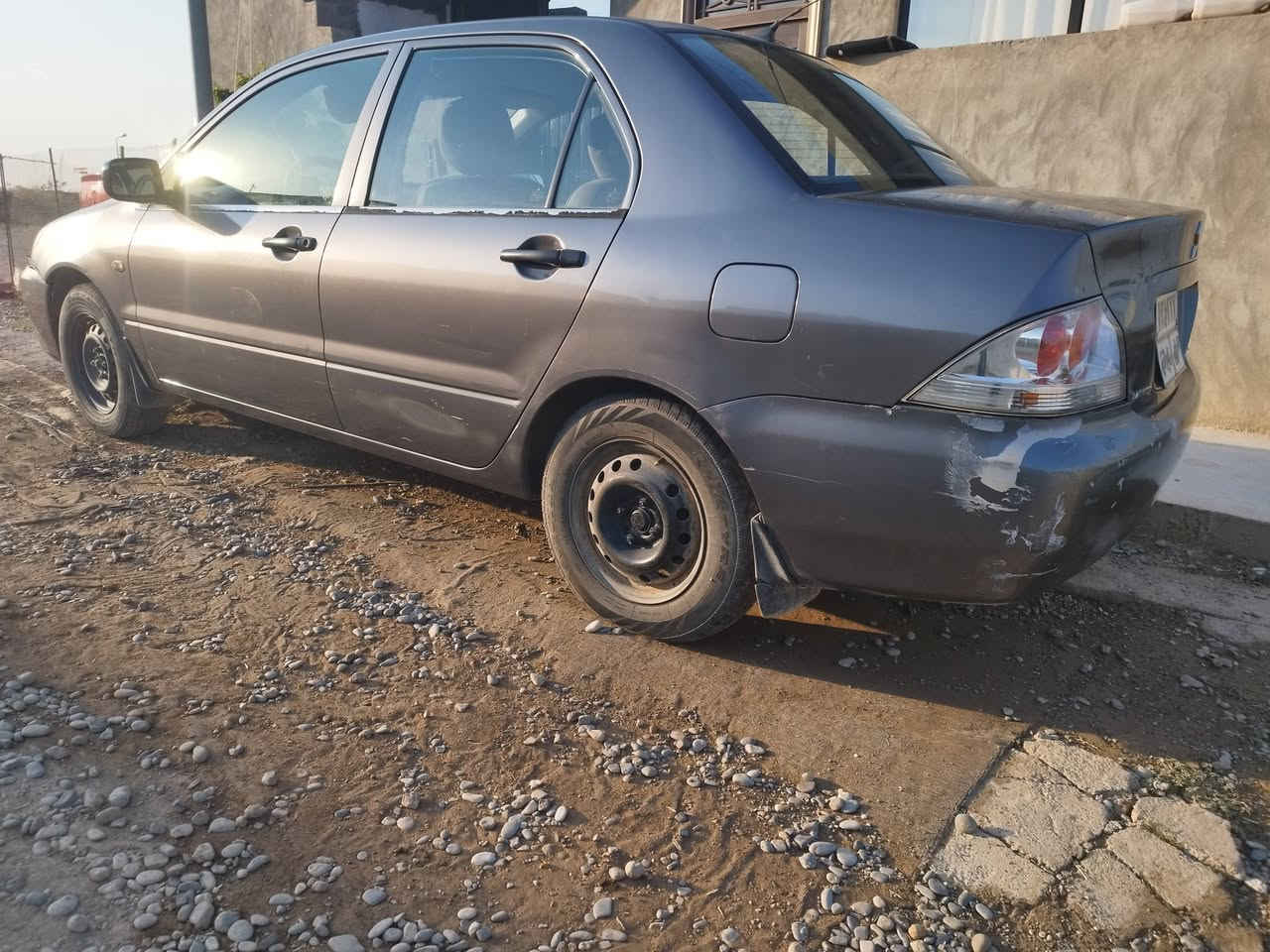 مستەربۆشی لانسەر مۆدیل ٢٠١٠ ڕەنگی نەوتی...
مەکینە بچوک گێڕو مەکینە بەشەرت...
سێ پارچە بۆیاخ بێ ناوگرتن...
سەقفی کاڵبونەوەی هەیە کەمێک بۆنیدیش کاڵبونەوەی هەیە...
سەنەوی ٣ ساڵە بەسەر چوە...
سعری ٧٠ وەرەقە کەمێک مەجال...
ژمارەی مۆبایل 
***********
