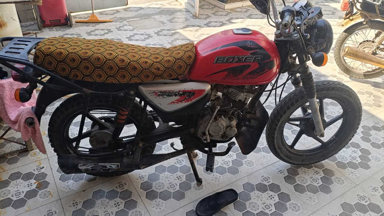 بوكسر ادوات مكفوله نقص باتري وجوزه مكينته حلو ناعمه لاتبخير ولاتنقيص موديل 22 سعره 350 وبيه مجال المكان خمسه ميل 
***********

