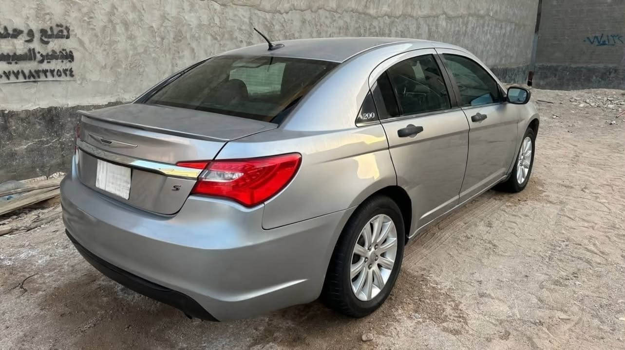 C200
موديل 2013 فئه S
رقم بابل مشروع وطني 

محرك 2400

تخم تاير جديد 

حداديه يوم 8/27 شديته 

گير ومحرك نظيف 

تبريد جيد 

السياره مابيه كل نقص

حادثه جاملغ وربع البنيد على جهة دبه الزراگات وهنا صار بيه قطعتين صبغ الجاملغ الثاني الامامي وجوه قبق البانزين فقط العنوان كربلاء 
الرقم *********** السعر 83
