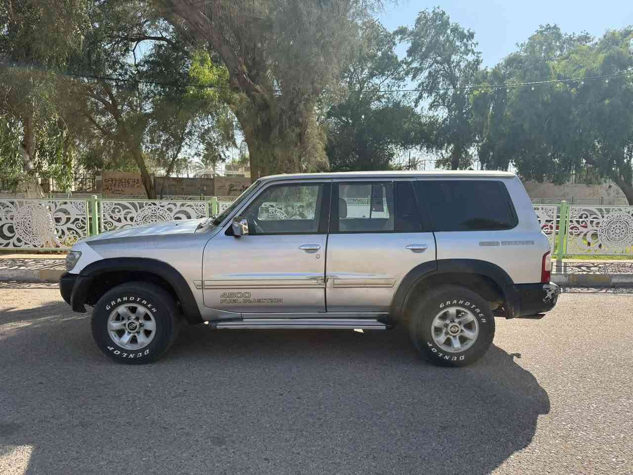 نيسان باترول سوبر سفاري  فول موصفات موديل 2000 كير اتو لوكير شغال  تبريد ويه سويج  صدر امامي خلفي كله جديد  تخم تاير جاهزه من كلشي  سياره مكفوله  من صبغ  ومن الضربه  رقم واسط تحويل ثاني يوم سعر95  وبيه مجال قليل  الاستفسار رقم ***********

نص مكتوب في الصور:
- الخميس
- ***********796922681