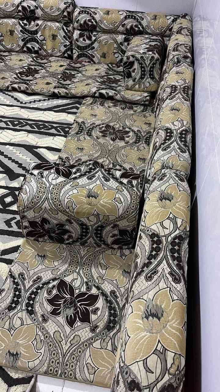 جلسة سعودية • ٨ مترات • ٤ دواشك