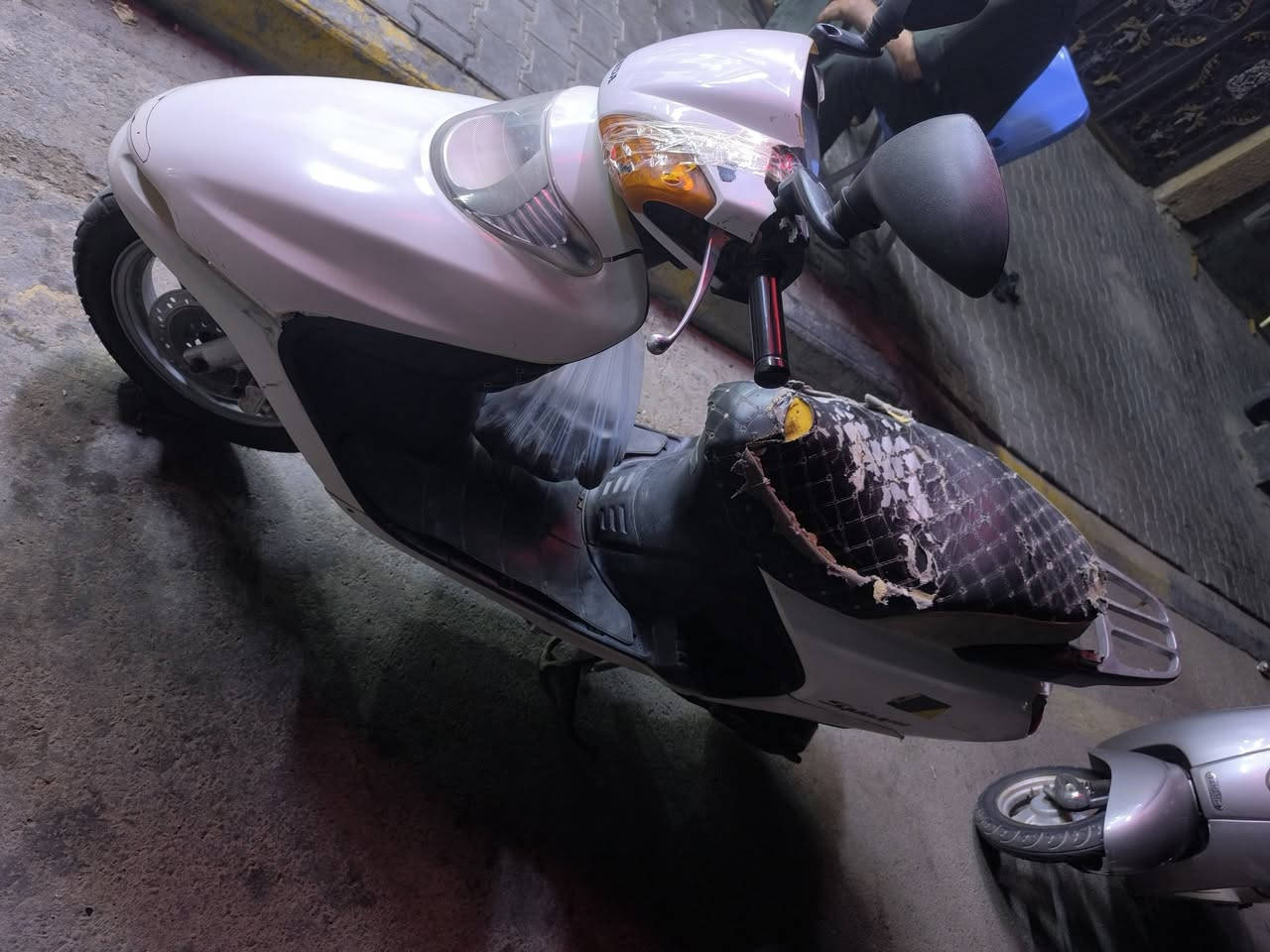 كهربائيات شغالة سلف هندر شغال تايرات جديدة مابيها كل نقص كوت الشهداء 
السعر 450 بيها مجال
***********
