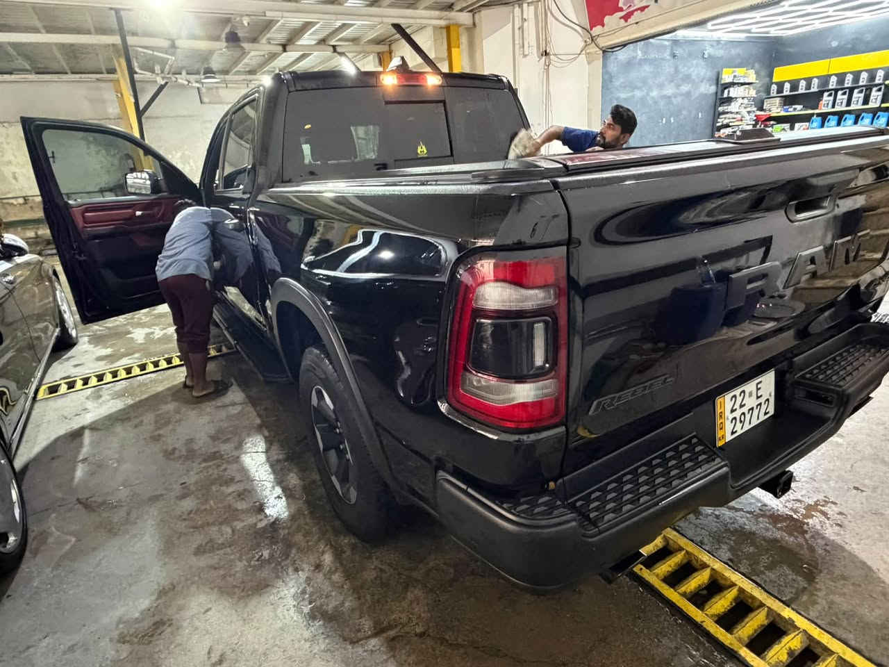 رام ريبل 2022
رام ريبل مع نضام ال etorque الكهرباء مساعد بتقليل صرف وزيادة عزم السيارة

     (رقم اربيل ) وسنويه تضليل 

الموديل : 2022

كلين تايتل وراد أمريكي بدون اي حادث او صبغ 

المحرك : V8 5.7L . 

المواصفات :

* كزوز سستم . 

* شاشة كبيرة (تسلا)

* نظام ملاحة GPS . 

* المصابيح الأمامية زنون .

* كشافات الضباب زنون . 

* المصابيح الأمامية LED .

* المصابيح الخلفية LED  مع رادار خلفي

* نقطة عمياء . 

* دخول ذكي (بصمة) . 

* تشغيل عن بعد .

* مقاعد رياضية من الجلد الفاخر خاصة لنسخة REBEL

* مقعد السائق كهربائي. 

* مقعد الراكب كهربائي. 

* كاربون فايبر . 

* تدفئة مقاعد . 

* تدفئة ستيرن . 

* المقاعد كهربائية .

* حساسات امامية

* حساسات خلفية . 

* كاميرا خلفية . 

* دوسات جانبية . 

نظام المحافظة على المسار

نظام بريك طوارء تلقائي 

نظام المساعدة على الركن

* مكيف خلفي .

* الويلات مع الاطارات مخصصة للطرق الوعرة .

* منظومة كاملة لقطر العربات . 

* المرايا الجانبية قابلة للطي كهربائيا .  

* الشباك الخلفي كهربائي .

* غطاء جلد للبودي الخلفي .

* إمكانية تعديل ارتفاع دواسات البنزين والبريك كهربائيا . 

* هاند بريك كهربائي . 

* نظام تشغيل واطفاء اوتوماتيك لتقليل صرف الوقود . 

* مرايا بخاصية التعتيم الذاتي . 

*قفل اكسل خلفي

*قفل اكسل امامي

الاستفسار ***********

سعر ٣٩٠$  وبيها شي بسيط للشراي
