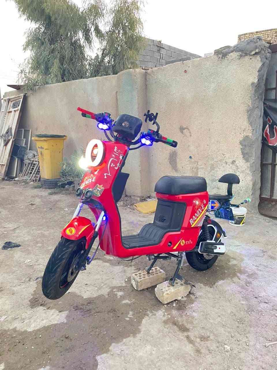 السلام عليكم للبيع دراجه شحن R9بطاريات جديده تخم تاير المكان ذي قار الرفاعي السعر 400.قفل الرقم  ***********

