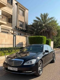 مارسدس اس 2009 خليجي مكفوله من الضربه وصبغ وتبديل فول مواصفات فتحه بيب...