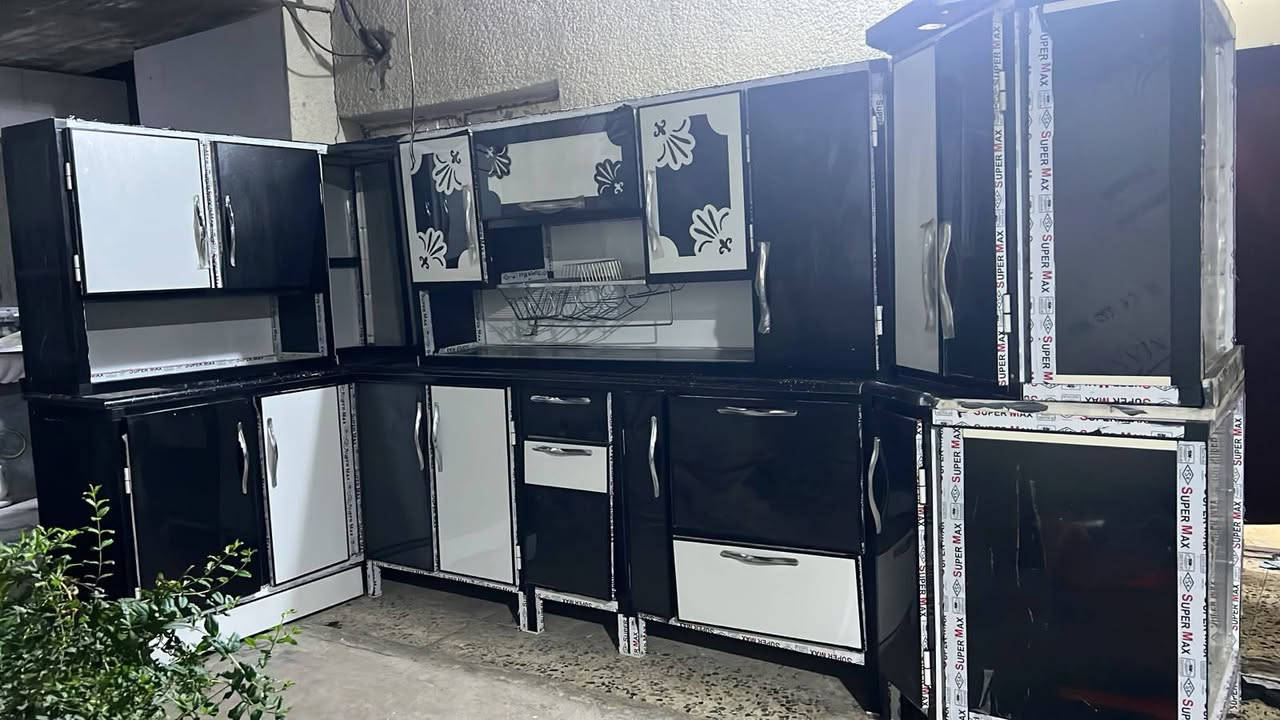 سلام عليكم كاونتر تفصال كله مرمر طباخ وفرن ويا كله شغال ومبطن وتفاصيل الشراي هاذ رقمي للتواصل ***********
