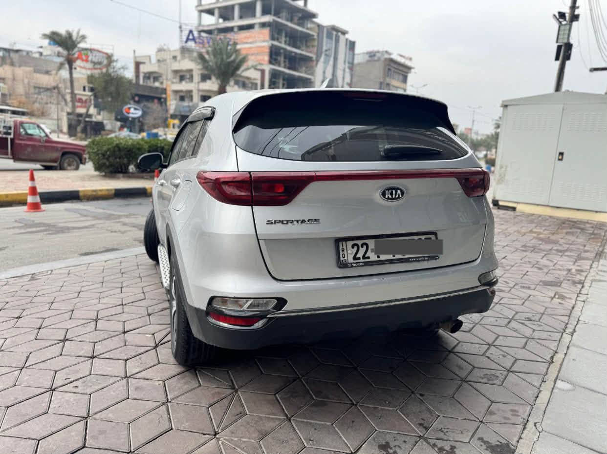 السلام عليكم
سبورتج 2020 وارد امريكي 
محرك 2400 gdi 
فور ويل 
كشنات كهرباء 
قطعتين تبريد 
تحديد مسار 
ماشية 66 ميل 
رقم اربيل 
حادثها بنيد رقم الشاصي بالمنشور
مكانها بغداد الاعظمية
السعر 145  وبيها مجال بسيط 
للاستفسار ***********
