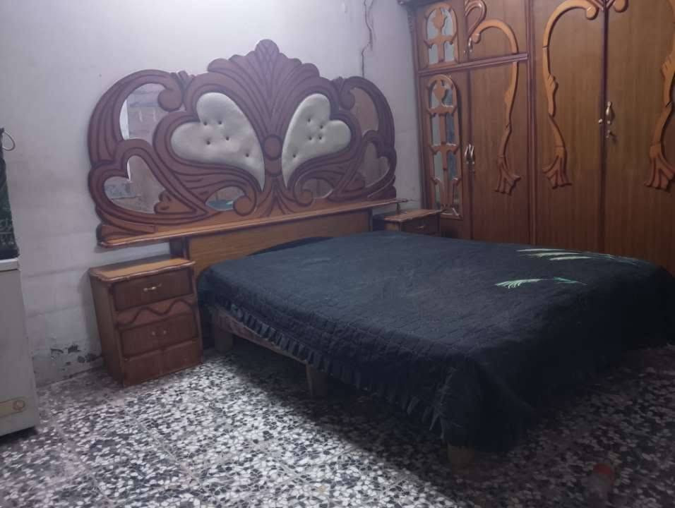 سلام عليكم مرخصت الدمن غرفه نوم كامله مستخدمه قليل مستعجل عله بيعته 400الف بيه مجال قليل *********** رقم واساب اني بخدمتكم
