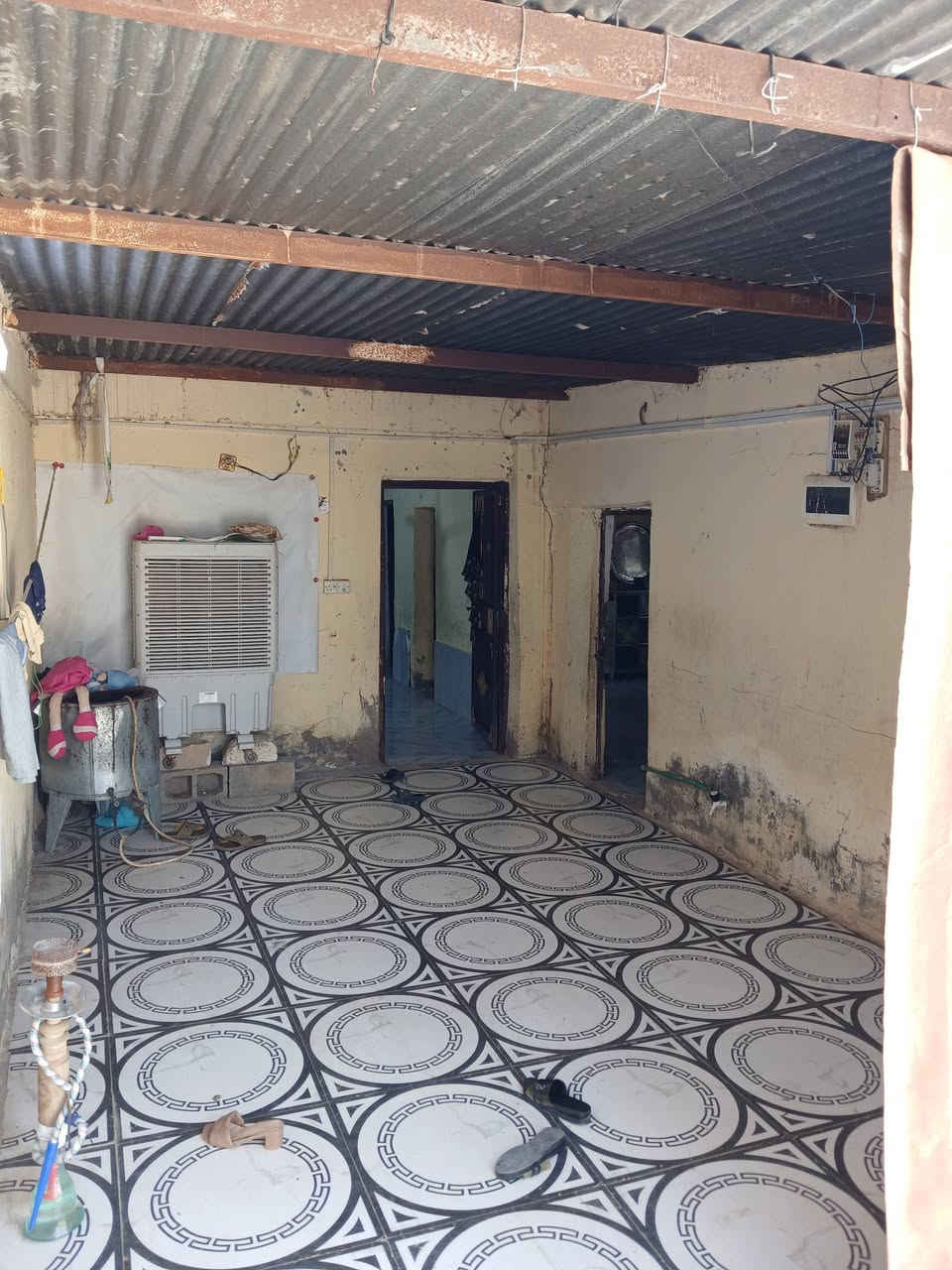 السلام عليكم بيت تجاوز للبيع العمارات الملح قرب مدرسه رقيه الانصاري بيت يتكون عن غرفتين وديوانيه وصاله ومطبخ صحيات اثنين المساحه 450 متر وان شاء الله قاعد يشتغلون بالتبليط الخدمات البيت ما معوض السعر على الخاص
***********

