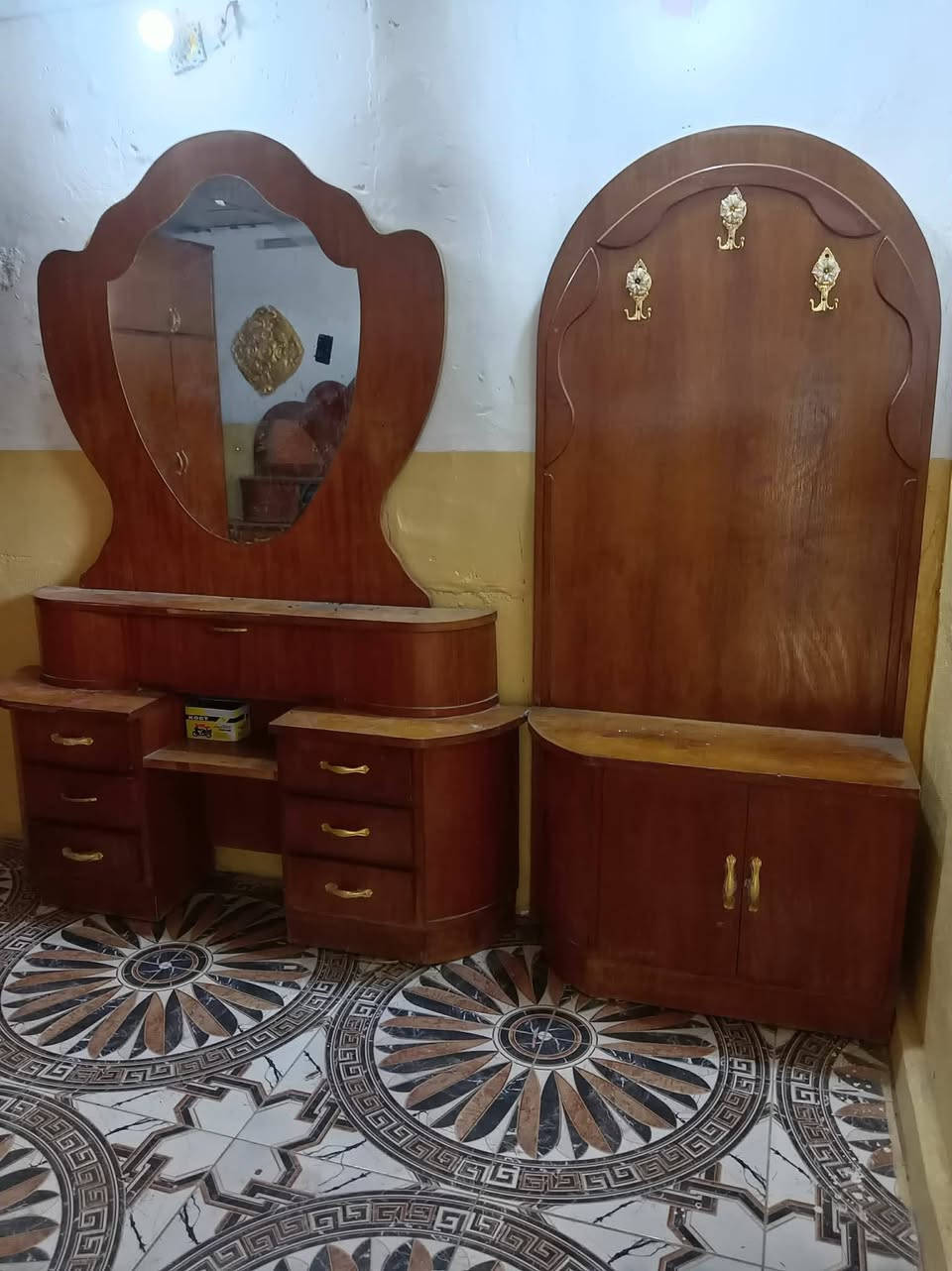 كلش موضح السعر 300 العنوان ناحيه القياره ***********
