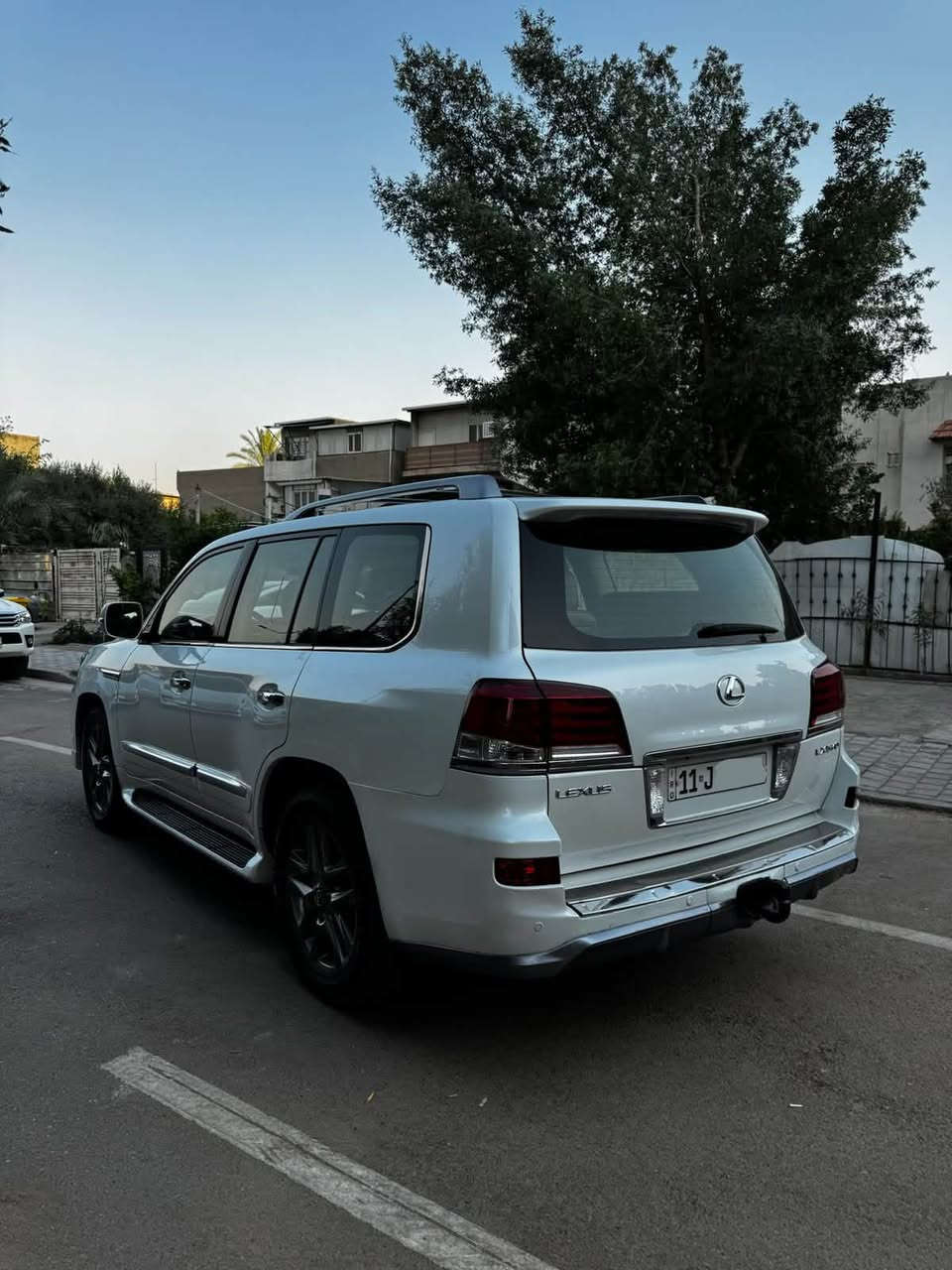 السلام عليكم
للبيع لكزس ٢٠١٣ خليجي اصلي محرك 5700
اللون ابيض 
رقم بغداد بأسمي 
مواصفات السيارة

✅ بصمة تشغيل
✅ سلايد روف
✅ جكات هيدروليك
✅ مقاعد كهربائية
✅ تبريد وتدفئة للمقاعد الأمامية
✅ مقاعد خلفية كهربائية مع تبريد
✅ ستيرن كهربائي
✅ شاشات خلفية
✅ AUTO START / STOP
✅ تحكم بالمناخ أربع مناطق (جهتين أمامي + جهتين خلفي)
✅ نظام دفع رباعي (4WD)
✅ إشارات بالمرايا
✅ مرايا كهربائية مع شفط
✅ نظام النقطة العمياء (Blind Spot)
✅ لايت عدسة زينون (العالي والواطي)
✅ إنارة LED أمامية وخلفية

مكان السيارة بغداد حي العدل 
رقمي *********** 
السيارة بيها صبغ بباب الصدر ودعاميات صبغ + بارد ٣مكانات 

السعر 310 وبيها مجال للشراي
