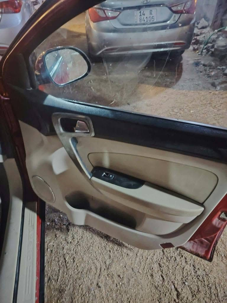 شيري اي ثري  بيع و مراوس بستاركس او جنبي او شيري عالي   مكينه وكير ابلاد  حلوات تبريد شغال كهربائيات شغاله رقم انكليزي راعيها موجود يو ثاني يحول كامل موصفات بيها فتحه بانوراما 
تايرات نضاف حداديه زينه تتقفل وتتفتح بالرموت العنوان البصرة  ‏‪***********‬‏
***********   موجود فيس او واتساب 
السعر 40  موديل السيارة 2013 البصرة, العراق

نص مكتوب في الصور:
- HAPPY