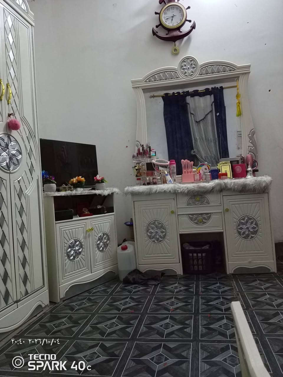 غرفت خشاب للبيع أخو جديد مستعمل خمس شهور فقط 
شتريته ب مليون وربع وريده 900 الف *********** فيه وتساب والخاص مفتوح

نص مكتوب في الصور:
- ٢٠:٤٠ ٢٠٢٦/١٠/٠٤ TECNO SPARK 40c
- ٢٠:٤٠ ٢٠٢٦/١٠/٠٤
- TECNO SPARK 40c
- TECNO
- SPARK 40c