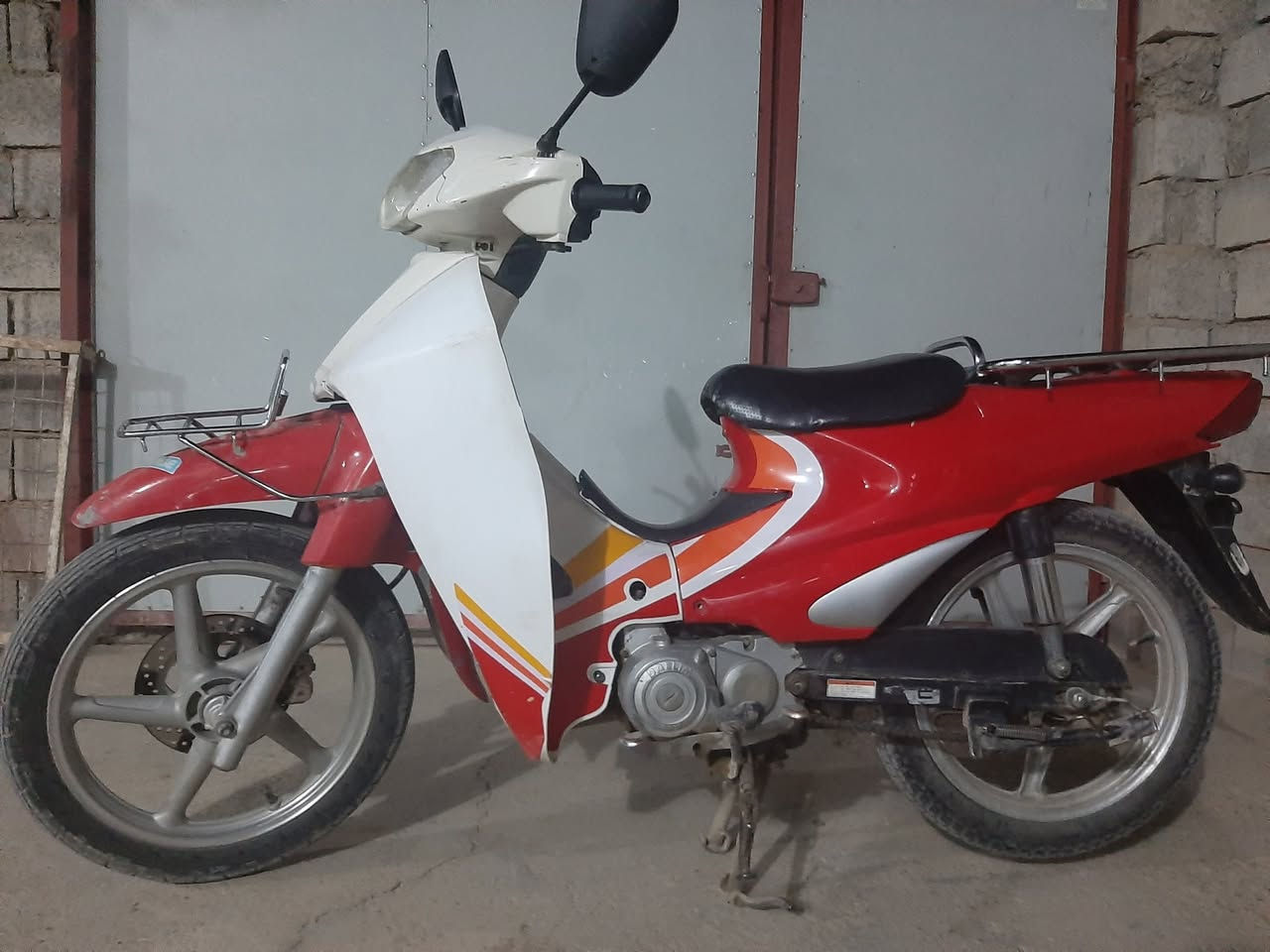 سلام عليكم متوفر🏍 دراجتين سرفيز

للبيع الاحمر موديل 2010شرط نضافه والكير ومحرك الكهربائيات كله شغاله فول اشاير بك لايت الكلوب الامامي والهورن السعر 475 الف 👈🏻والثاني لونه موروني موديل شرط نضافه ومحرك والكير والكهربائيات كله شغاله فول فقط يحتاج اشاير والسعر 400 الف  مكاني صلاح الدين قضاء الضلوعيه

