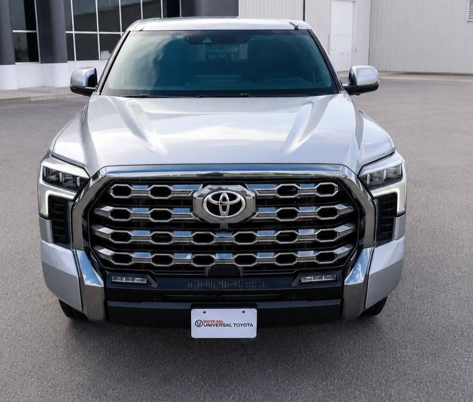 Toyota Tundra 2024 limited crewmax
باب قصير بدي طويل 
6سلندر 2توربو مواصفاتها معروفة 
ضررها طعجتين بالبنيد فقط وموجودة صور الحادث ويا الصور 
مرقم شهداء اسوي وكالة عامة بعد اقل من سنة تتحول للاستفسار 
***********
***********
