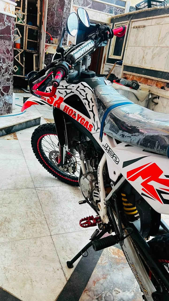 قفاز ياباني. دراجه رمبه  ب 17 وبيها مجال قليل 
عماره  *********** 😇🏍️🚳
