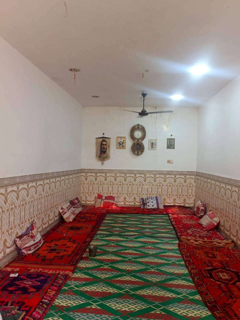 بيت للبيع زراعي مساحه 1100 متر مربع شارع شارعين
حي جوادين نزله ثالثه غريب جدا على شارع رئيسي 

بيت يحتوي على 3 غرف نوم مع صاله 7متر ديوانيه 7متر مطبخ 4في 5 مع صحيات داخلية وخارجية حوش كبير 800متر له بابين كل باب على شارع 

بيت سقف كونكريت مسلح 

سعر 85 وبيها مجال للطيبين 

ناصرية داخل المركز حي جوادين نزله ثالثه 

***********
