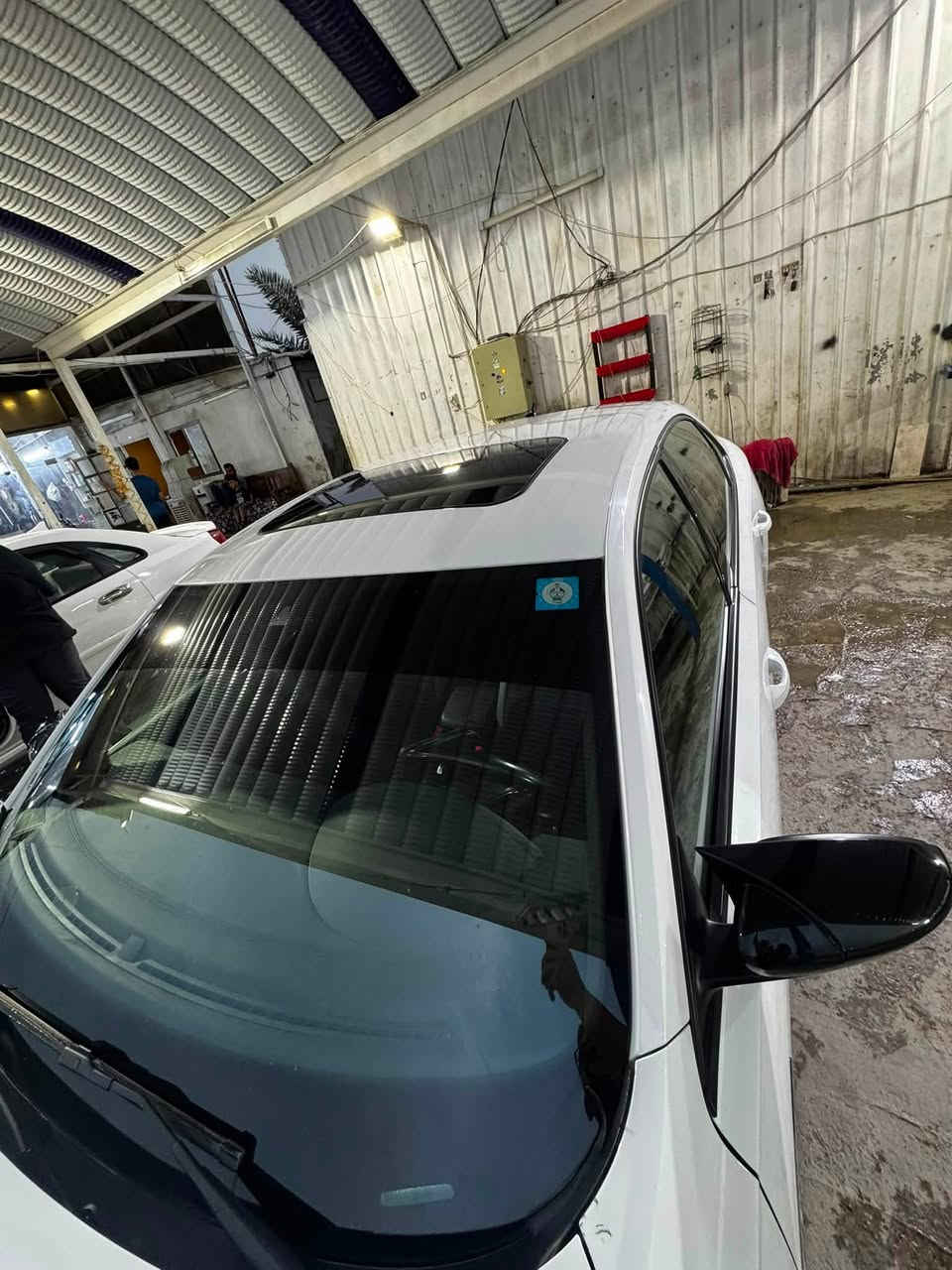 السلام عليكم باسات موديل 22 rline 
محرك 2000 t
4سلندر
سياره فول 
بيها جاملغ وبنيد جاملغ صبغ بدون تبديل وبنيد مبدل وصار بيها حادث هنا بالباب الخلفي عكس السايق عايفها 
ممصلحها وهي تصير بارد
سياره كير ومحرك خير من الله وبنزين كله محسن مشايفه العادي ابد
ماشيه 69 الف ميل
سعرها 155 وبيها مجال شراي يتصل واتس رصيد
***********
