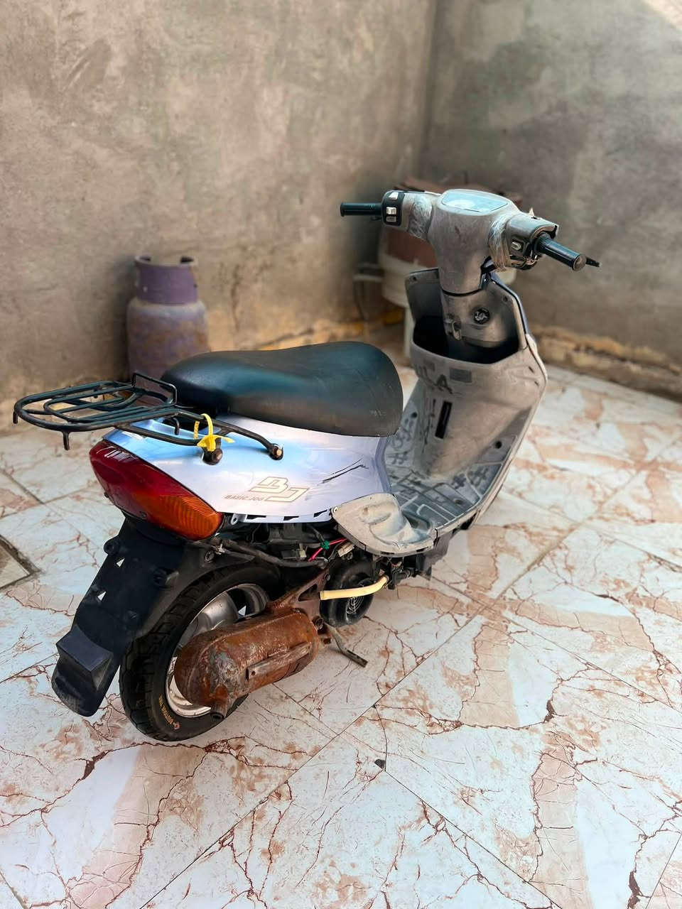 سلام عليكم دراجه بيجي مكينه مامفتوحه بعدهي حاويه خير من الله سلف هندر كهربايات كلهه شغاله عداد اشاير كلوبات احتاجيت فلوس وريد ابيعهه دراجه حاويه بعدهي مكاني ناصريه مركز ***********هاذه رقمي شراي اتصل
