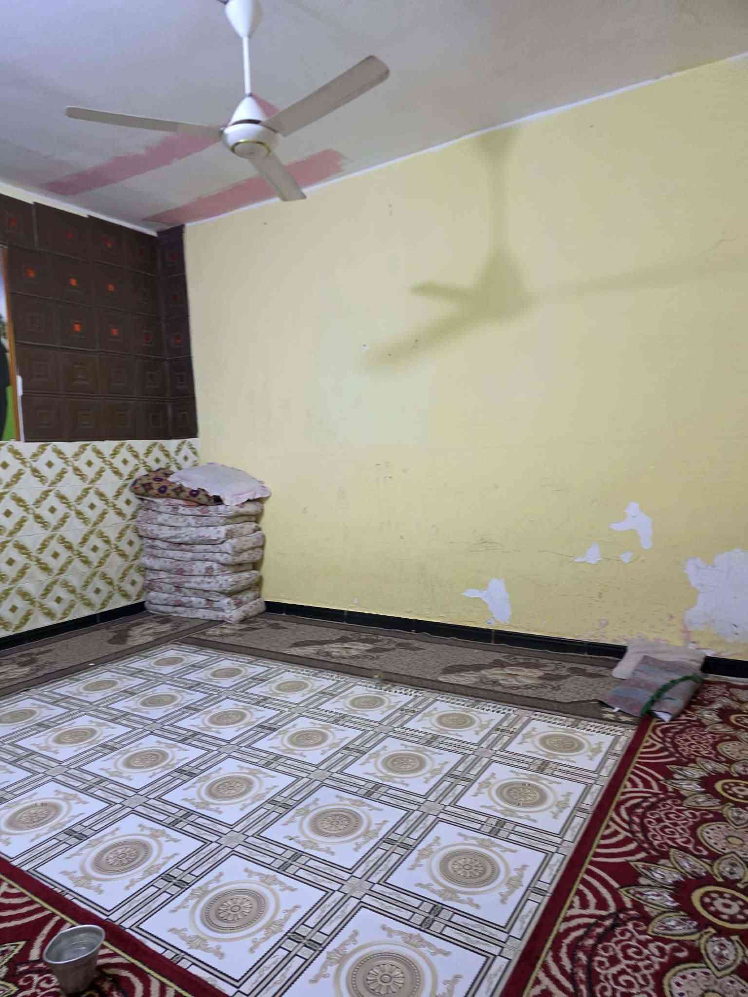 السلام عليكم بيت زراعي للبيع مساحه ١٠٠م
تفاصيل البيت غرف ١+ صاله + مطبخ + ديوانيه + صحيات 
المكان سوق الشيوخ حي العسكري شارع الإطفاء قرب شارع الإمام علي 
السعر ٢٤ مليون وبي مجال قليل 
للاستفسار *********** واتساب ***********
