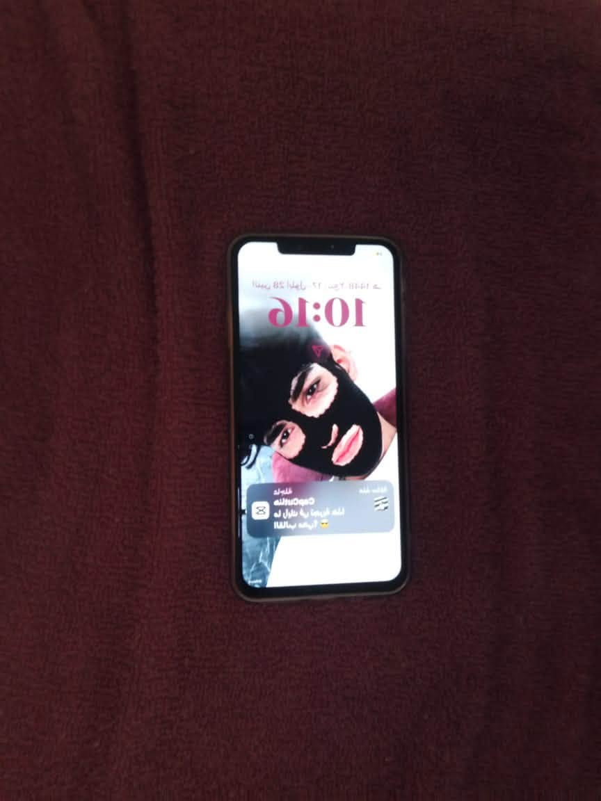 ‏سلام عليكم إكس ماكس محور محور 17 جهاز نظيف مبدل فقط بطارية ID Face ID واقف بس جهاز كل شيء ما أبي ما أبي   كسر يل ضهر نظيف عنواني بغداد ذاكره 256رقمي ***********سعر200بي مجال
