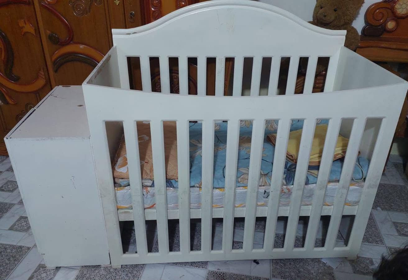 سرير اطفال • ابيض • ٦ سنوات
