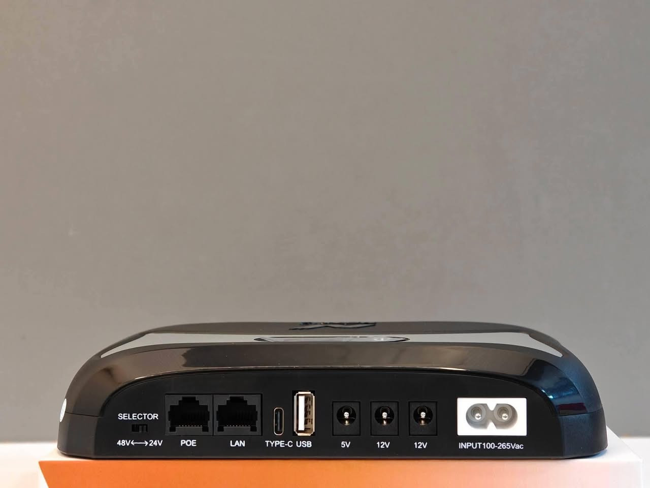 ⚡🔋 NETRIX Mini DC UPS – خَلّي أجهزتك شغالة حتى بوقت انقطاع الكهرباء!

حل عملي لتشغيل أجهزة الإنترنت والشبكات بصورة مستمرة، مع تحويل تلقائي للبطارية عند انقطاع الكهرباء.

🔹 أهم المواصفات: • بطارية ليثيوم مدمجة بسعة 10400mAh
• قدرة قصوى 36W
• مخارج DC: 5V / 12V / 12V
• مخرج PoE قابل للاختيار 24V / 48V
• منافذ USB-A و Type-C
• شاشة LCD لمتابعة حالة الجهاز والبطارية
• يعمل تلقائياً عند انقطاع الكهرباء ⚡
• حماية من الشحن الزائد والتيار الزائد وقصر الدائرة
• مدخل كهرباء 100–265V AC
• تصميم صغير وعملي ويمكن تثبيته على الحائط

📡 مناسب لتشغيل:
الراوترات • أجهزة المودم • أجهزة PoE • كاميرات IP • هواتف IP • وأجهزة الشبكات المتوافقة.

💡 NETRIX Mini DC UPS
10400mAh | 36W | PoE 24V/48V

🔋 بطارية عالية السعة – تشغيل تلقائي – اتصال ما ينقطع

📲 واتساب: ***********
📍 الديوانية – العروبة مجاور لحوم الحمراء
🏢 مكتب الدقة لكاميرات المراقبة والأنترنيت
