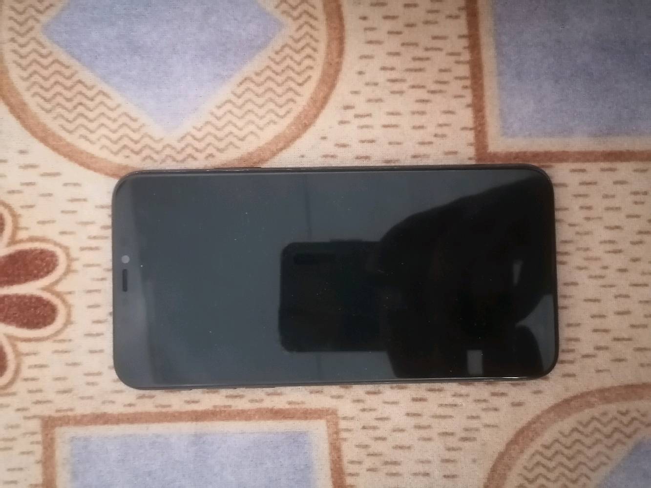 أيفون 11  برو ماكس الجهاز نضيف مبدل شاشة وبطارية اصليات شاشة ٣ خطوات الفيس ايدي متوقف...   السعر ٢٥٠