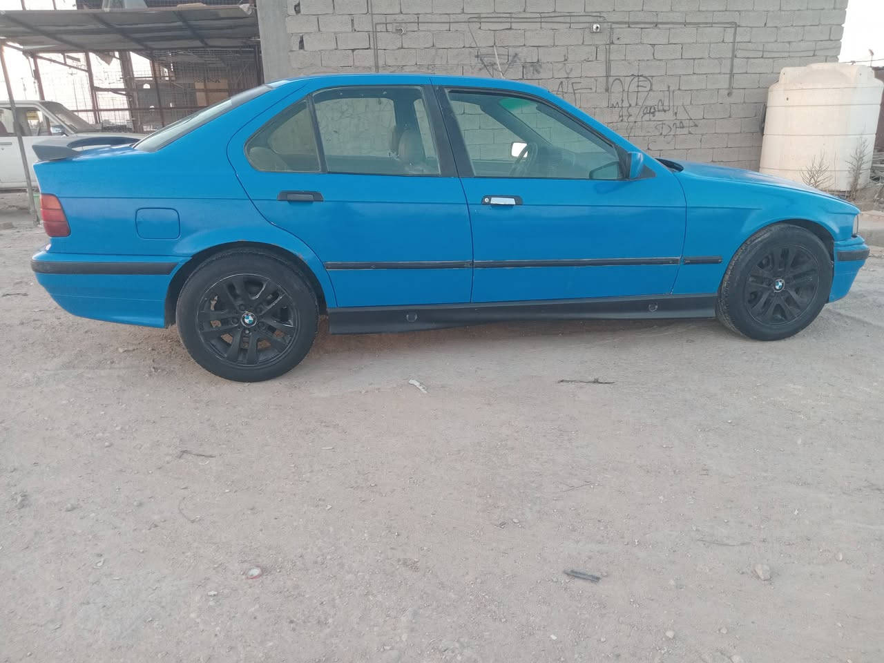 للبيع BMW e36 موديل 1993
رقم بغداد انكليزي بأسمي 

سيارة بلادية كير عادي محرك 4 سلندر 1.8

السعر 30 $

مكان ناصرية 
***********
