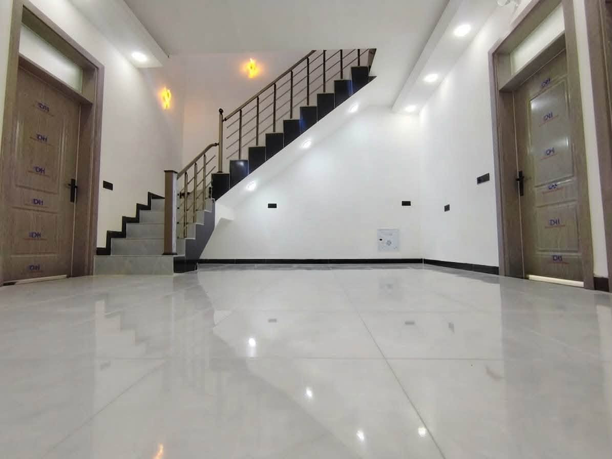 مساحه 150 متر طابو زراعي سند 25 شرط التحويل
يحتوي ( 4 غرف نوم كبار  + صاله + ستقبال + صحيات غربي وشرقي ) كامل خدمات البيت زيرو جديد واحد عله واحد  موقعه دور الزراعه وبلعافيه لليصير من نصيبه 

للاستفسار ***********
