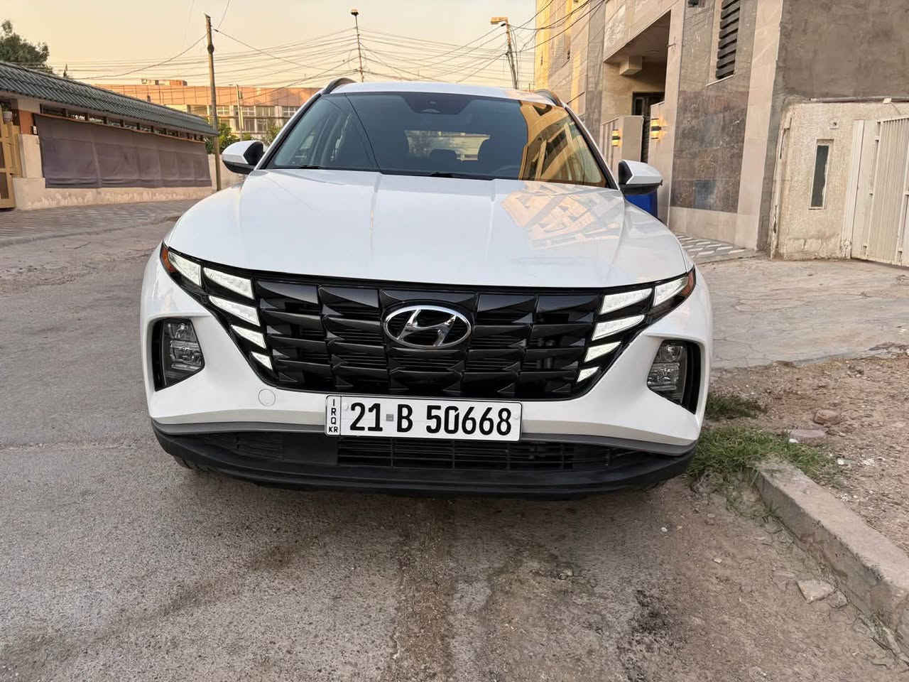 السلام عليكم..توسان للبيع ٢٠٢٤ دخول جديد رقم شمالي سليمانية  بـ اسمي ، السيارة بيها اربع قطع صبغ فقط ،فور ويل درايڤ ، الباب الخلفي كهرباء ، جاهزة من كلشي مابيها اي نقص ، ماشية ٤٠ الف ، ايرباك الدرگة فقط , محرك ٢٥٠٠ بدون تيربو ، رقم الشاصي 5NMJBCDE3RH325745
السعر : 175$  غير متواجد على الفيس لطفاً.
رقم الهاتف: ***********

