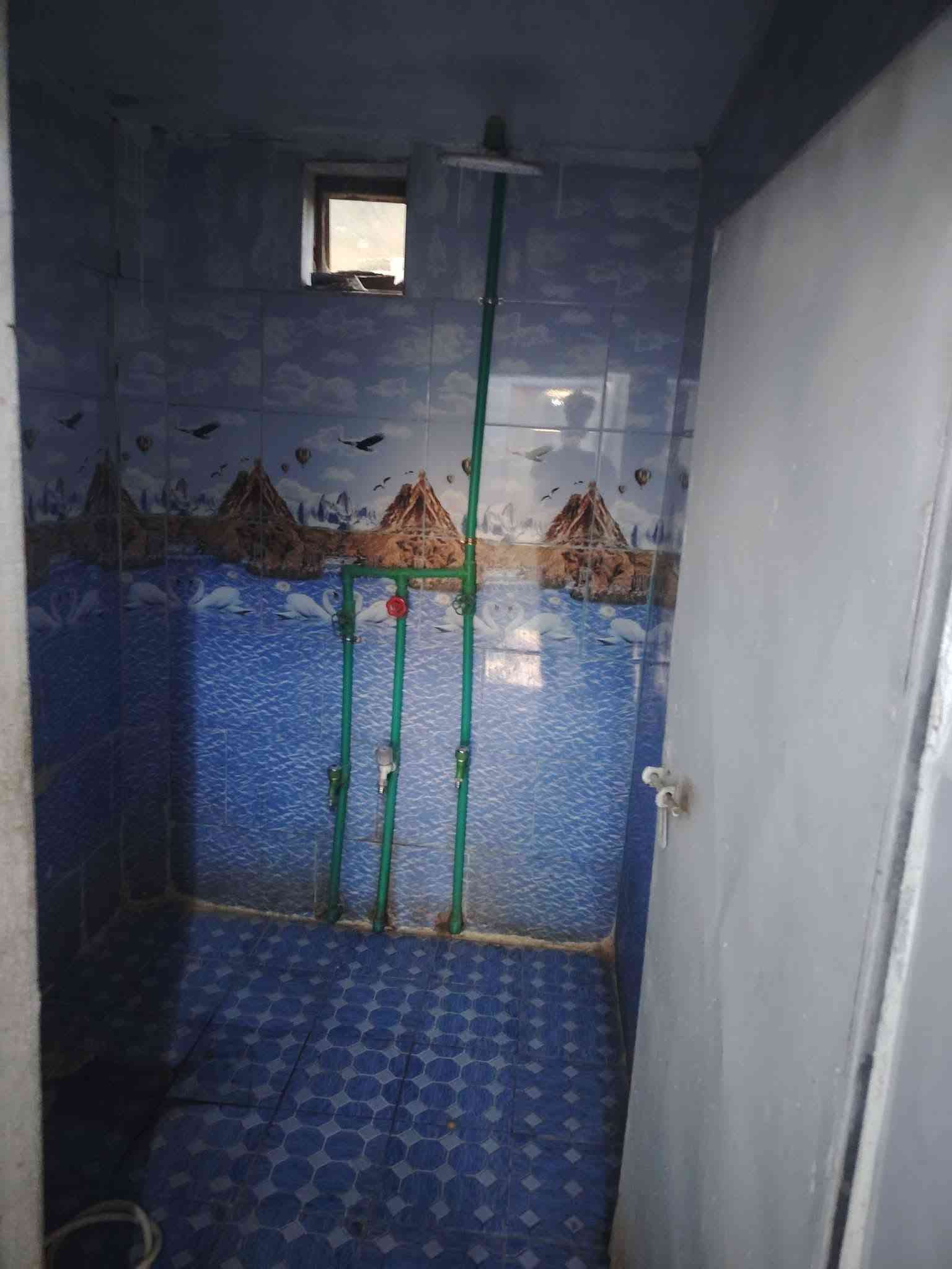 سلام عليكم بيت للبيع لمساحه لكل450،/ مضيف 3غرف حمام خارجي وداخلي لبيت هول مطبخ2، بيتونه ودرج لبيت سيراميك وصب كونكريت جاهز ما تصرف علي ربع وصاير بنهايت شارع يعني اخر بيت هوه مرتاح من كلشي لبيت جدا جبير ومناسب سعر 38 الارض زراعي سند ،مو تجاوز مكانه بين حي عرار وبين حي سكينه تابع لحي سكينه لبيت مكانه عل شارع لعام جدا راقي لمكان يناسب ابو لعائله لجبيره، ***********
