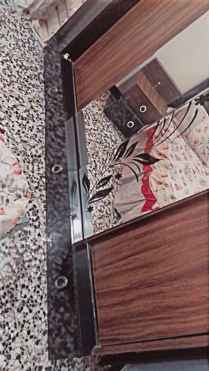 السلام عليكم غرفه البيع نضيفه صارله ٩ أشهر من اخذوه السعر ٢٧٥ مكان بغداد الزعفرانيه 
التواصل ***********
