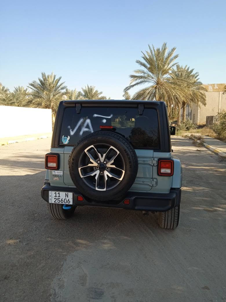 جيب رانكلر هايبرد موديل 2024 صبغ فقط بنيد ماشية 40 الف كيلو وليس ميل رقم بغداد باسمي اني مستوردها ومدخلها ومرقمها بايدي 
فئة السيارة 4XE مكان السيارة بابل 
*********** حلة, بابل
