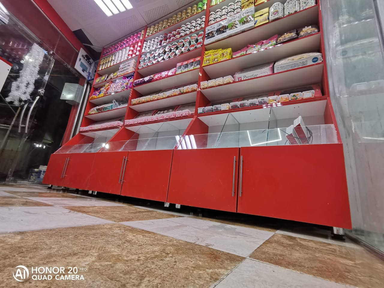ديكور المحل للبيع الموقع الديوانيه الحمزة الشرقي ***********
